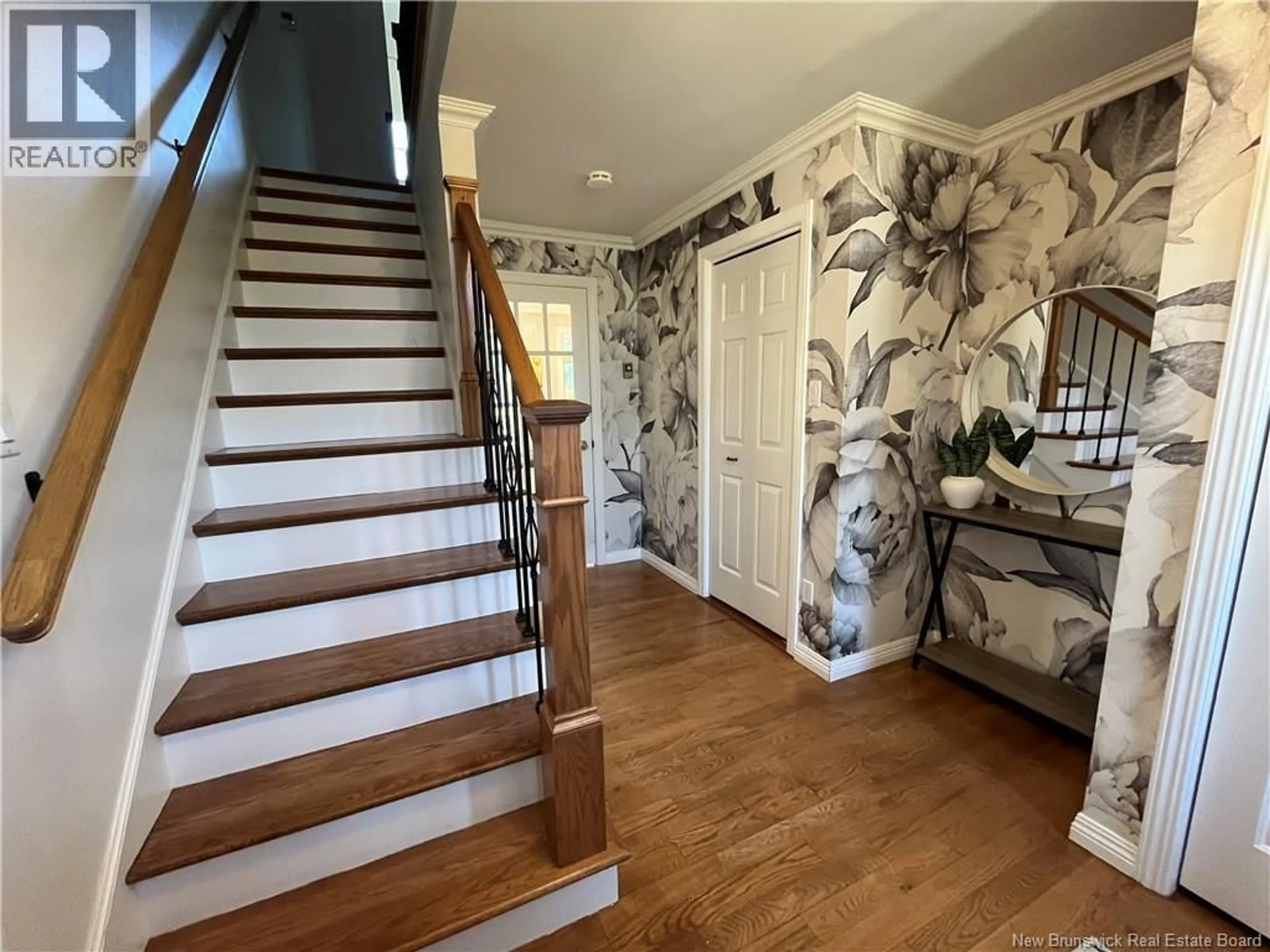 Indoor entryway for 878 SHEDIAC ROAD, Moncton New Brunswick E1A5X6
