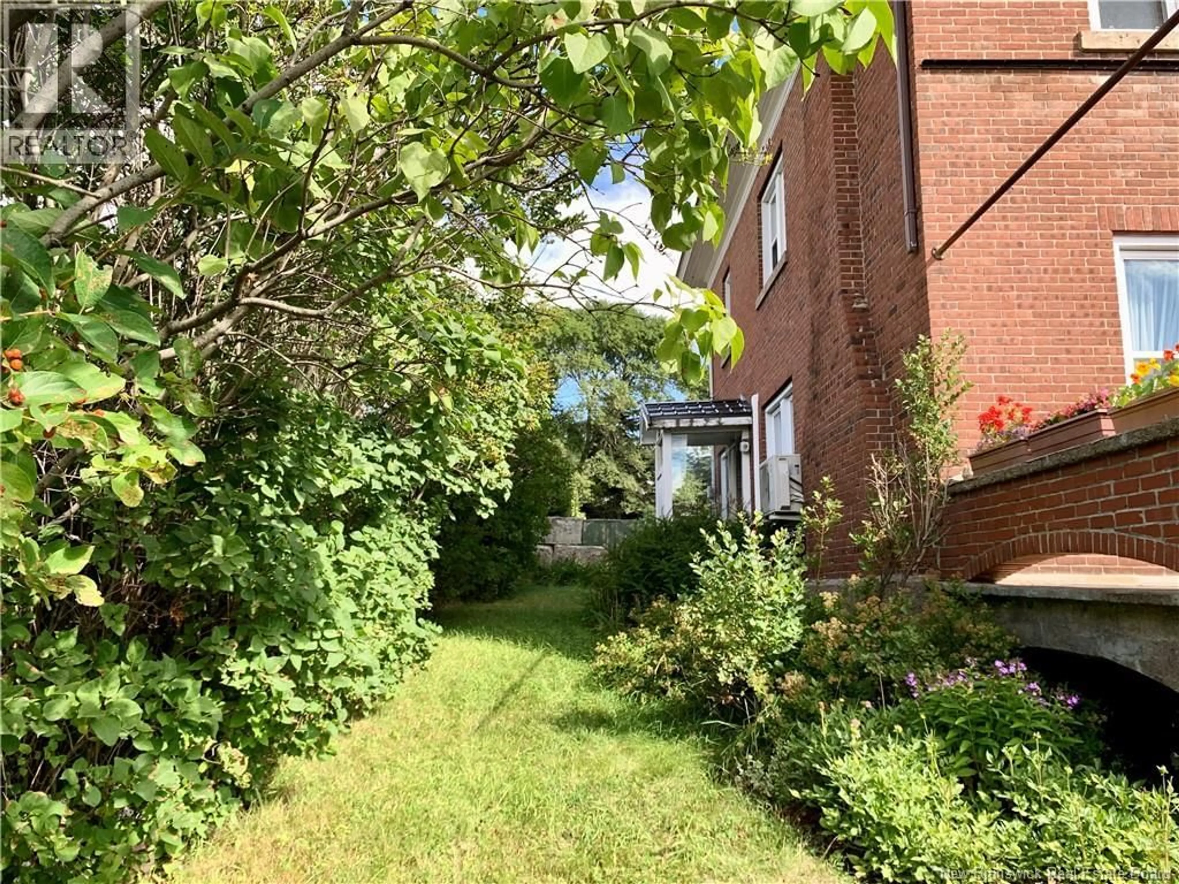 A pic from outside/outdoor area/front of a property/back of a property/a pic from drone, street for 157 RENFREW, Dalhousie New Brunswick E8C2H9