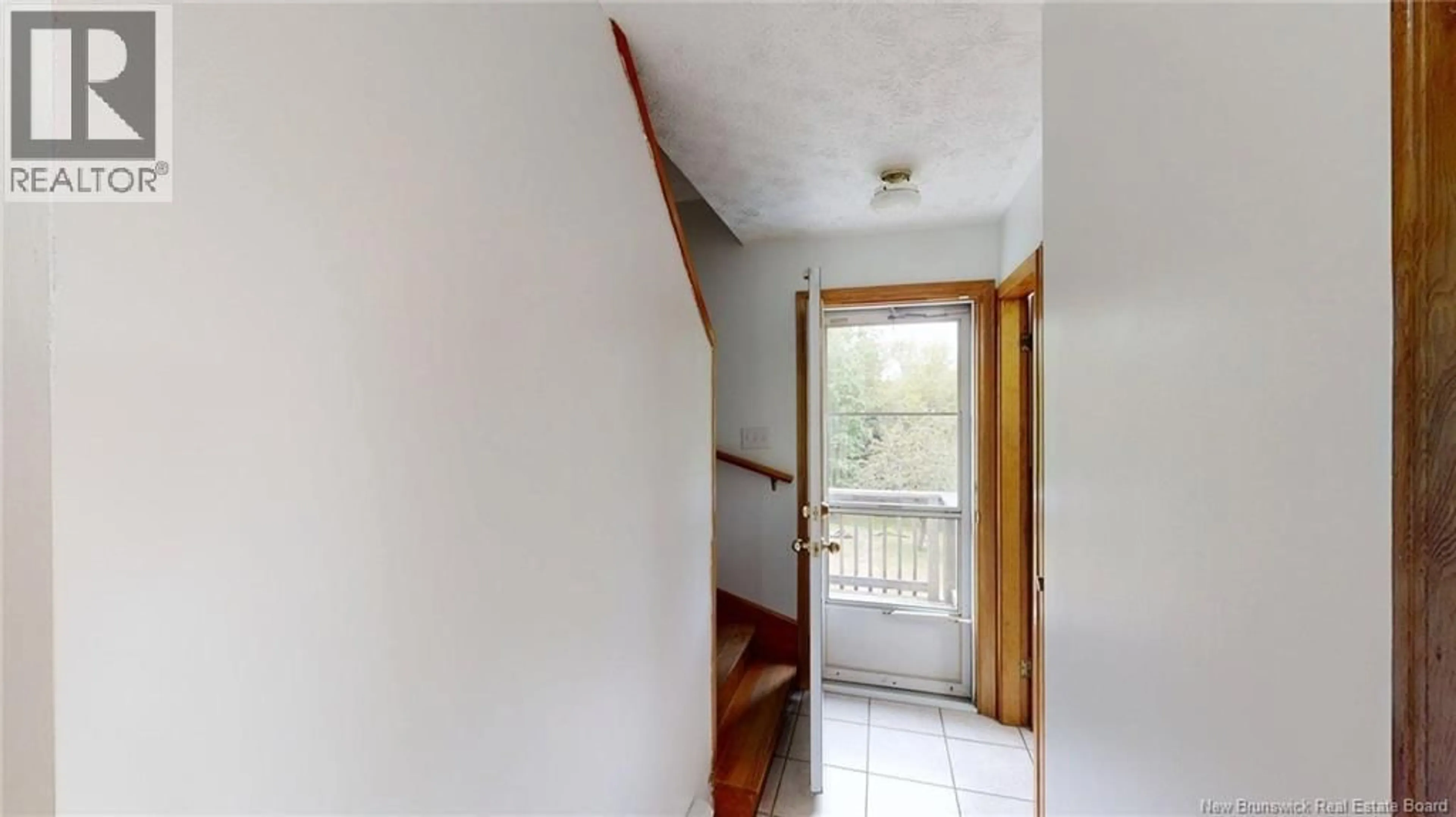 Indoor foyer for 187 WILLIE AVENUE, Saint John New Brunswick E2J3S6