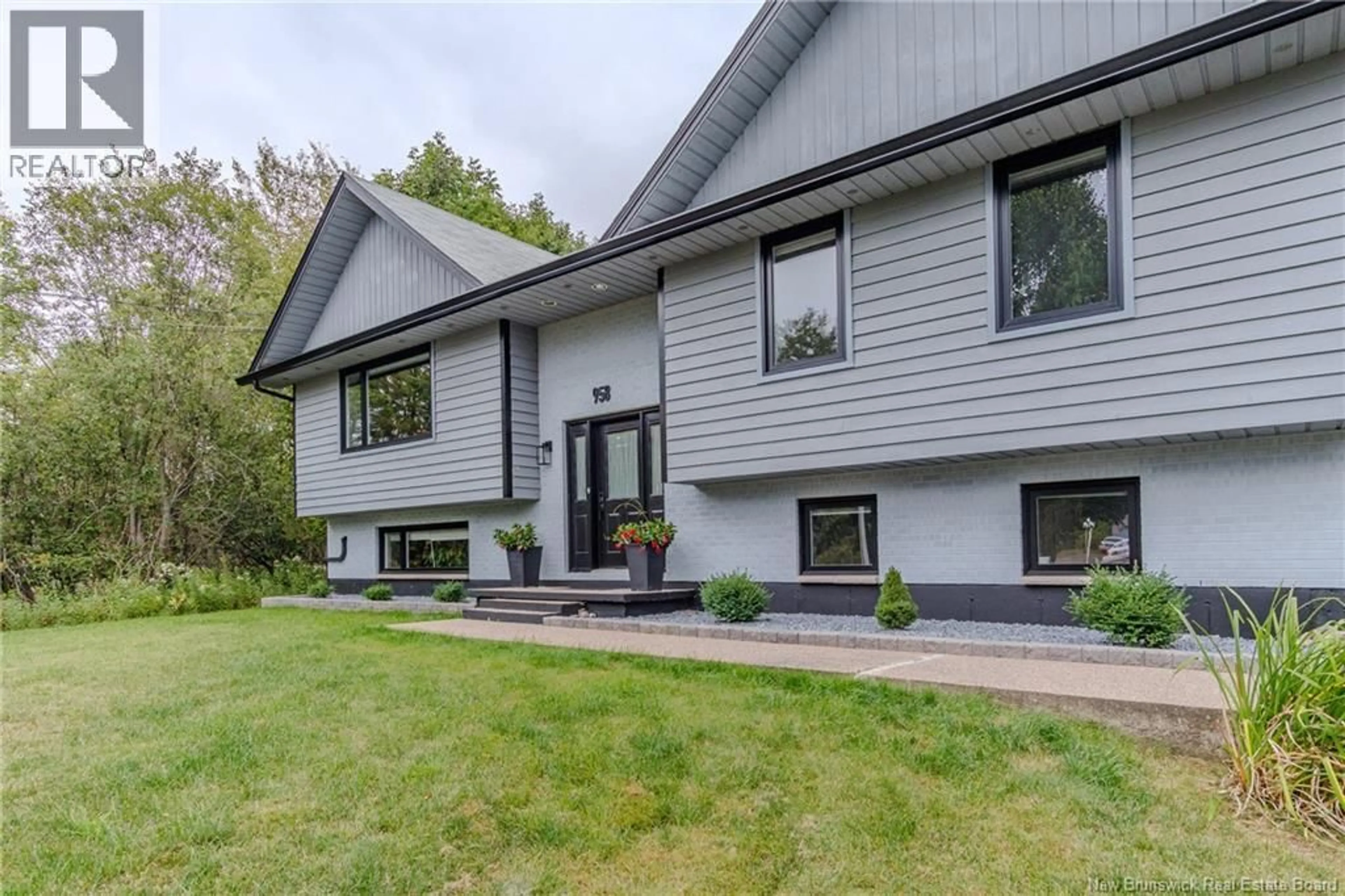 Home with vinyl exterior material, street for 958 KENNEBECASIS DRIVE, Saint John New Brunswick E2K5A8