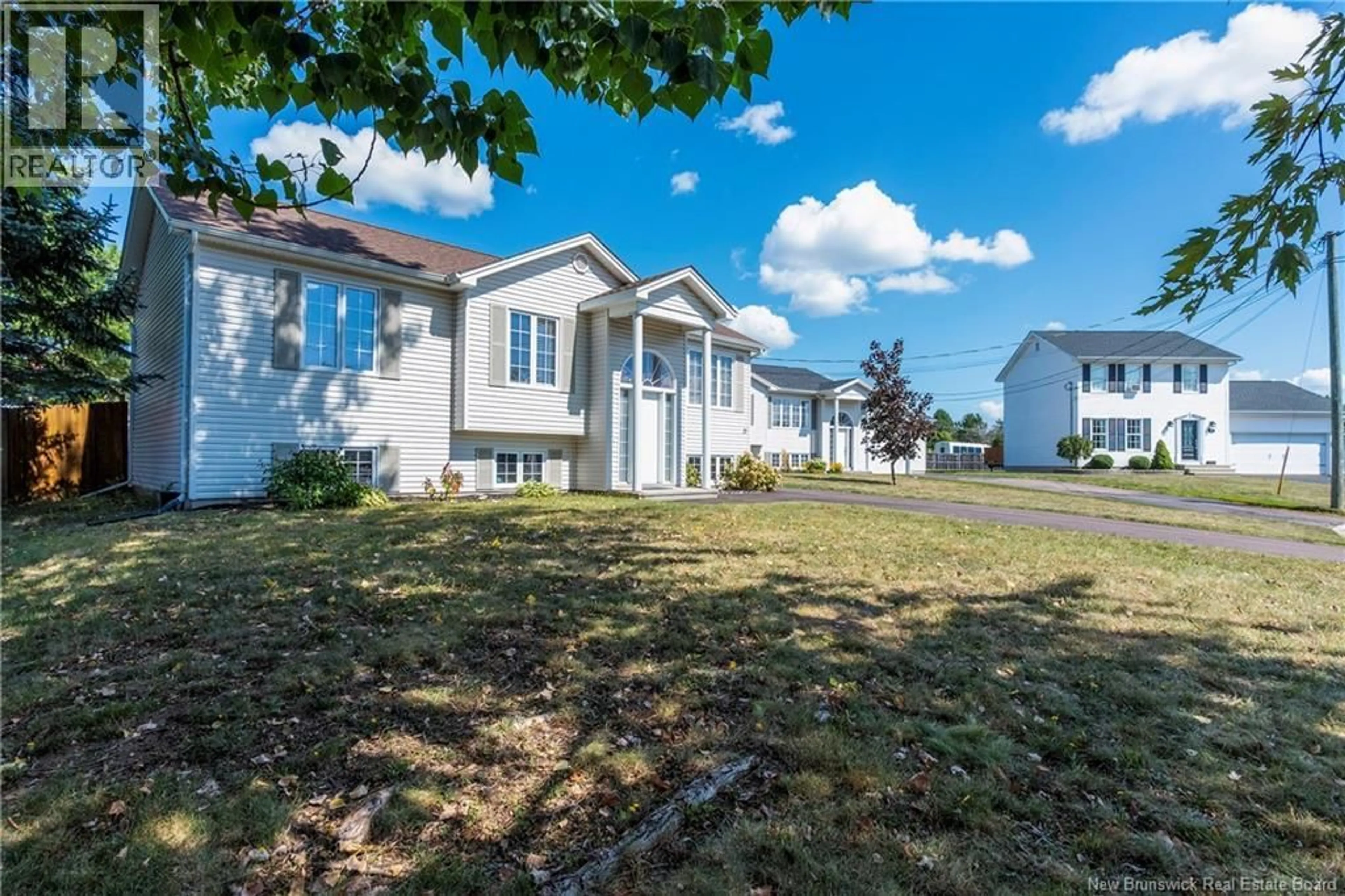 Home with vinyl exterior material, unknown for 21 BONAVISTA COURT, Moncton New Brunswick E1G2H4
