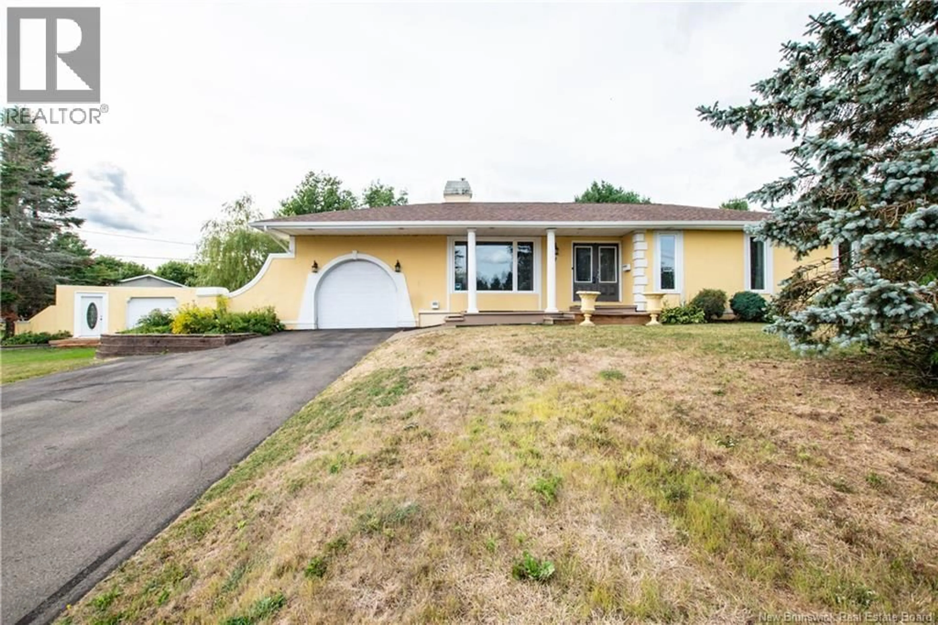 Home with vinyl exterior material, street for 27 GUIMOND COURT, Dieppe New Brunswick E1A1A1
