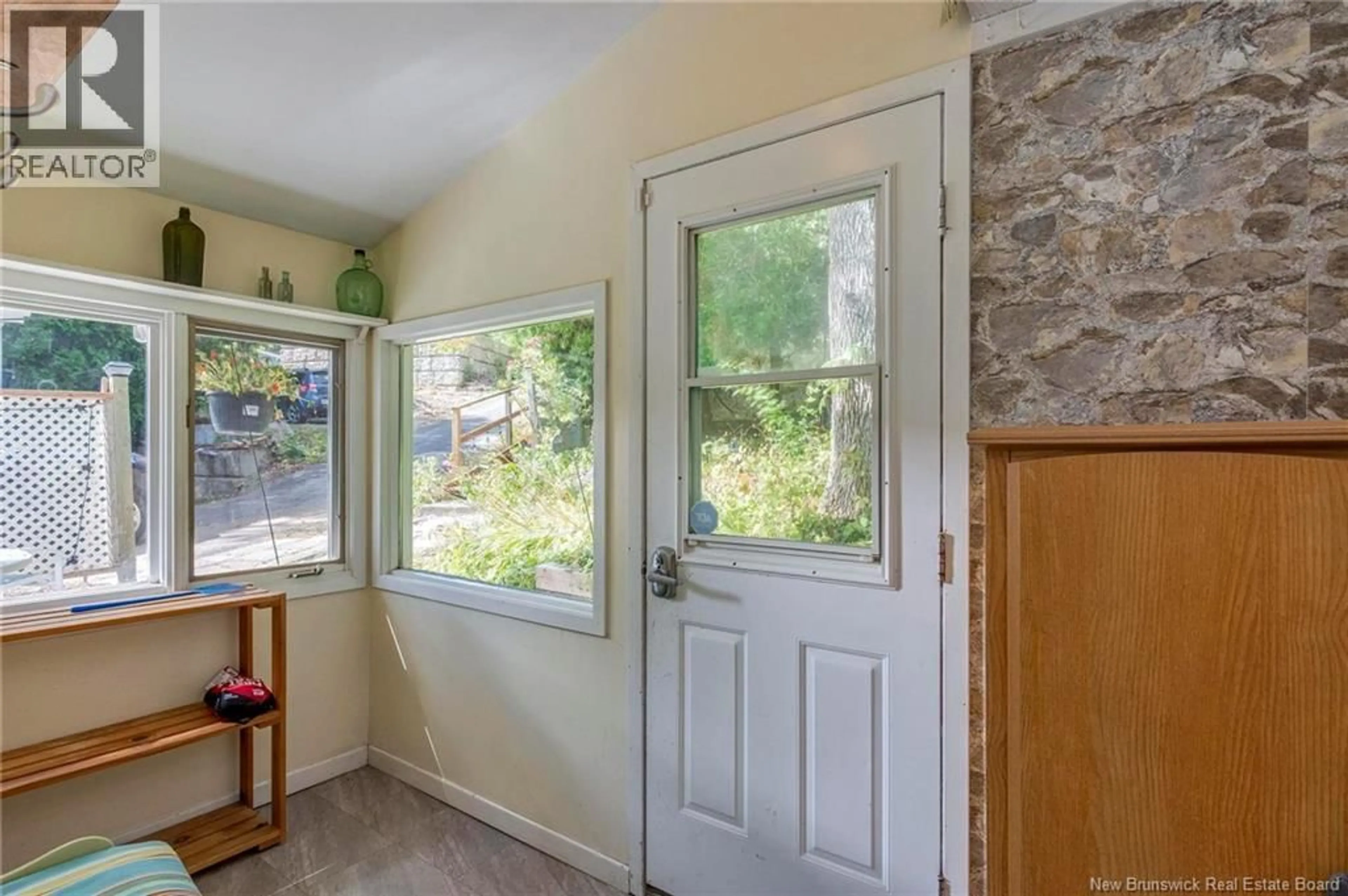 Indoor entryway for 8 IRVIN LANE, Grand Bay-Westfield New Brunswick E2K2L6