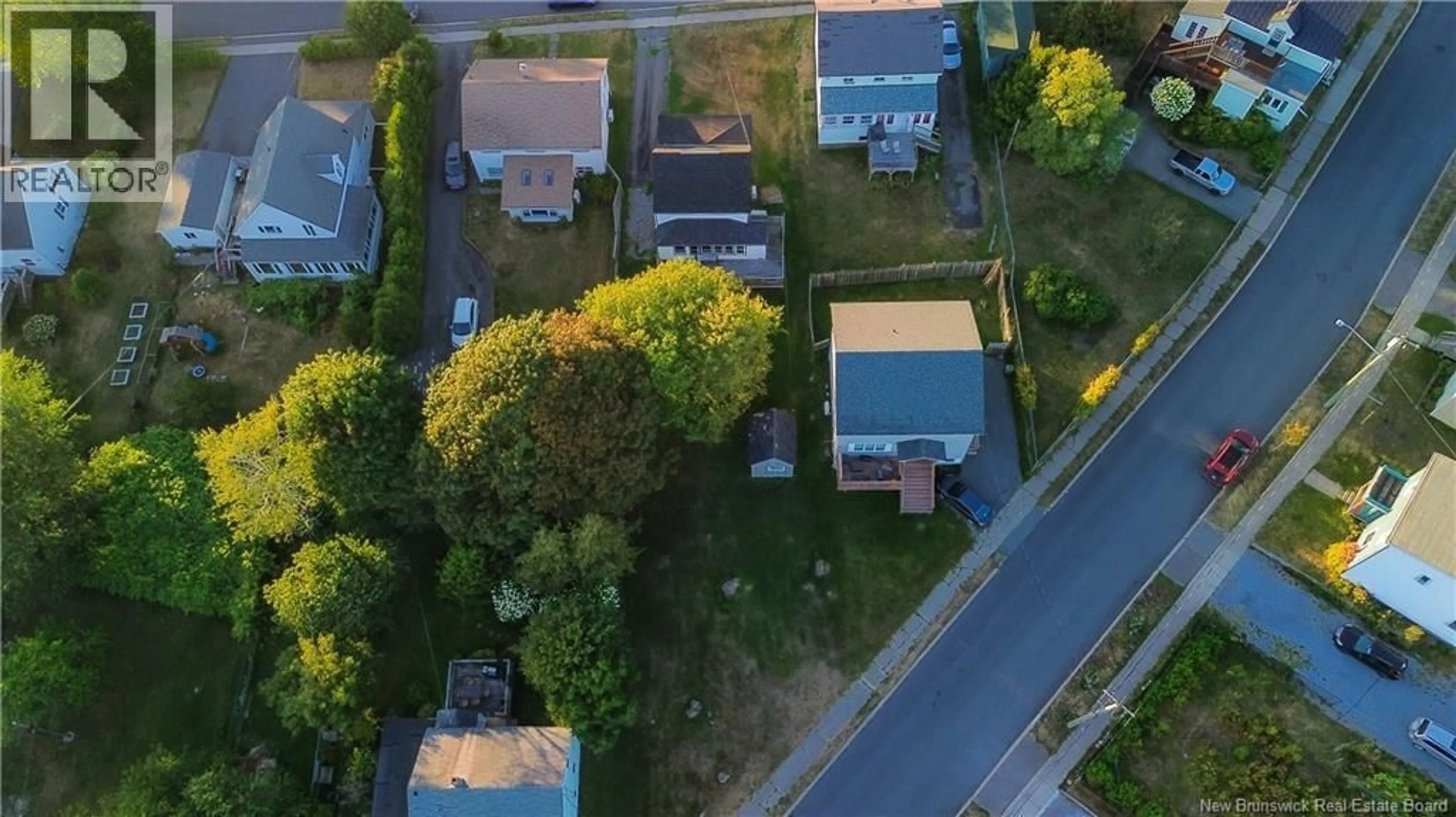 A pic from outside/outdoor area/front of a property/back of a property/a pic from drone, street for 471 PLEASANT STREET, Saint John New Brunswick E2M2P3
