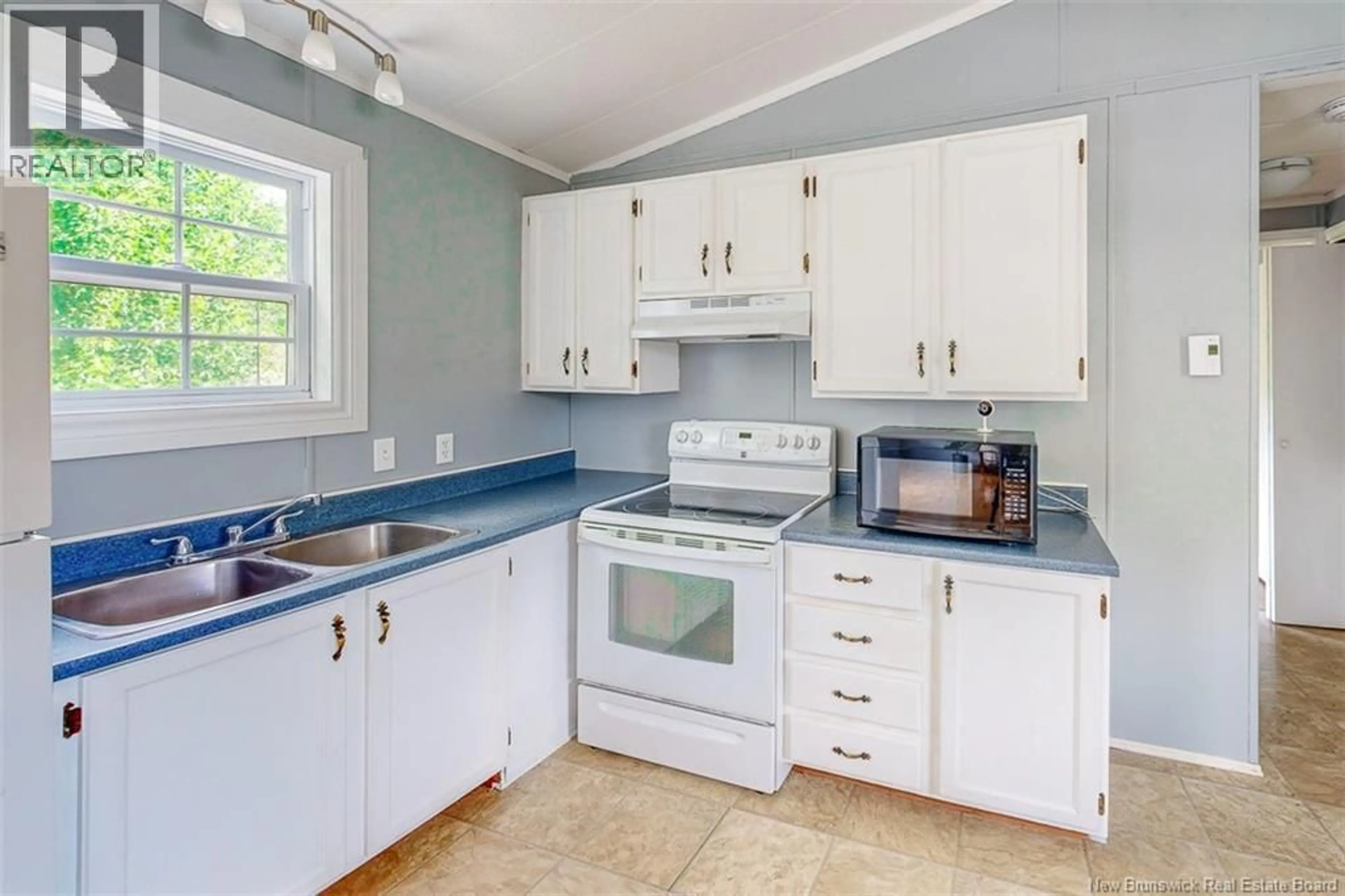 Standard kitchen, unknown for 10 DALEY STREET, Lincoln New Brunswick E3B6Z5