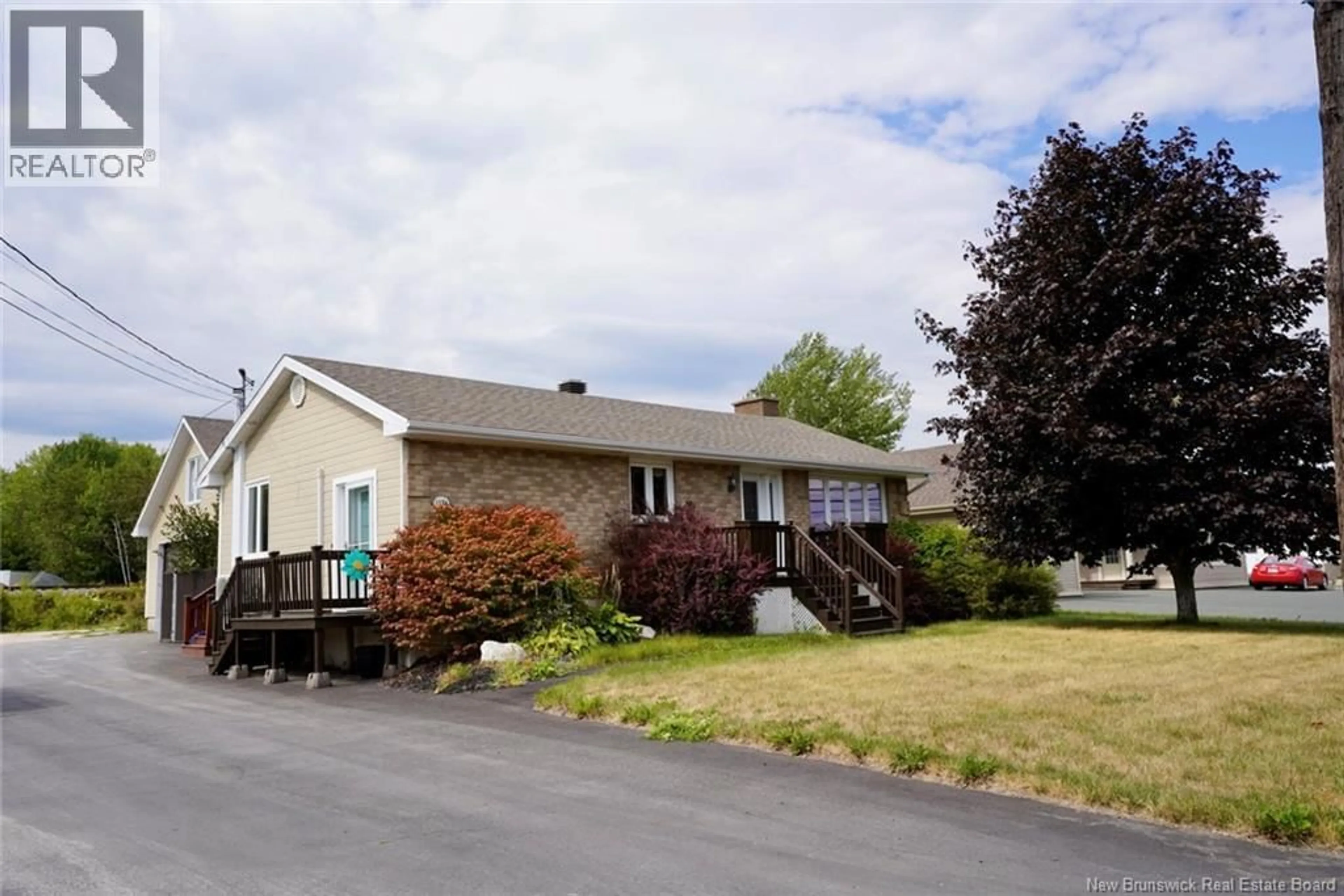 Home with vinyl exterior material, street for 1174 RUE PRINCIPALE, Beresford New Brunswick E8K2J1