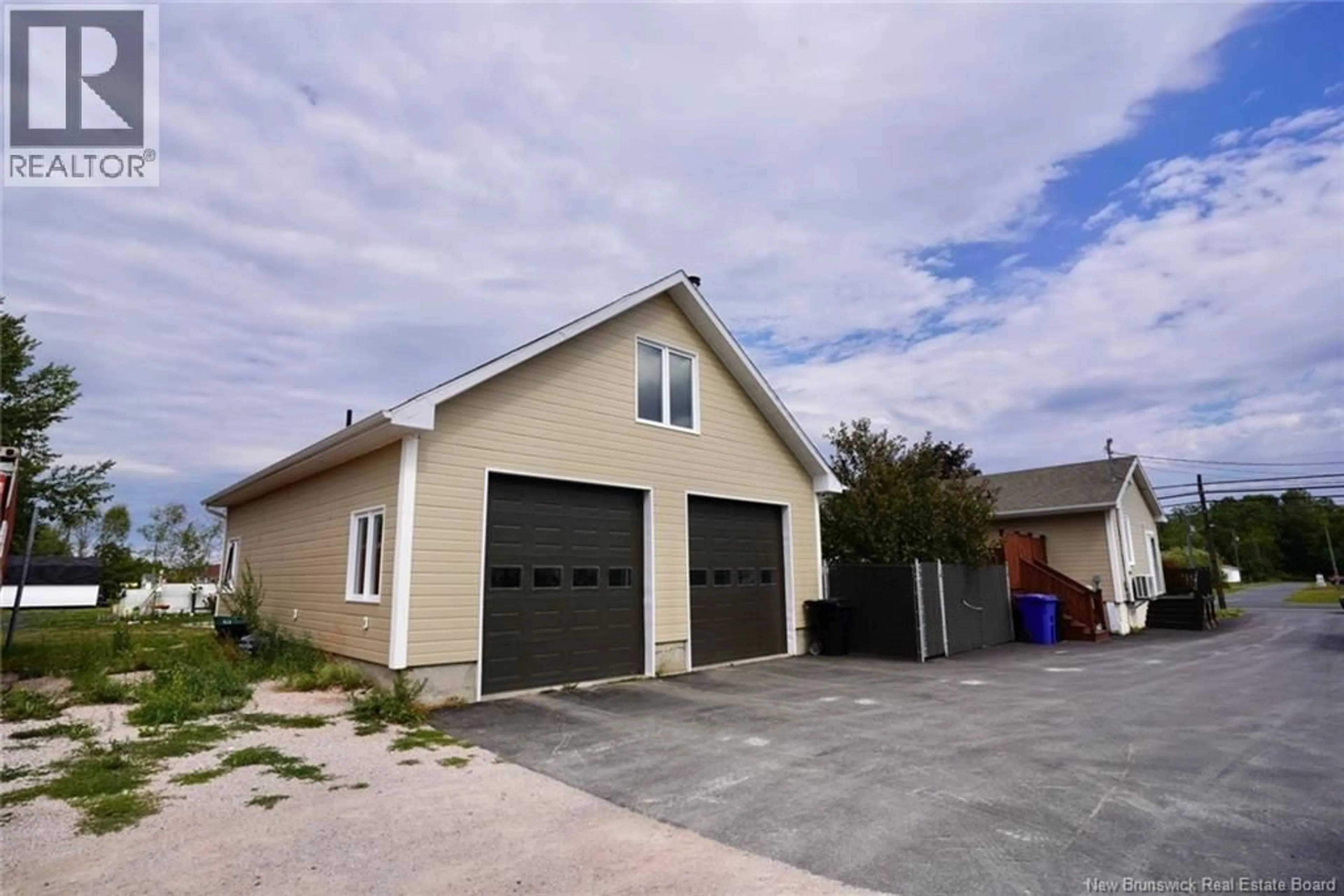 Indoor garage for 1174 RUE PRINCIPALE, Beresford New Brunswick E8K2J1