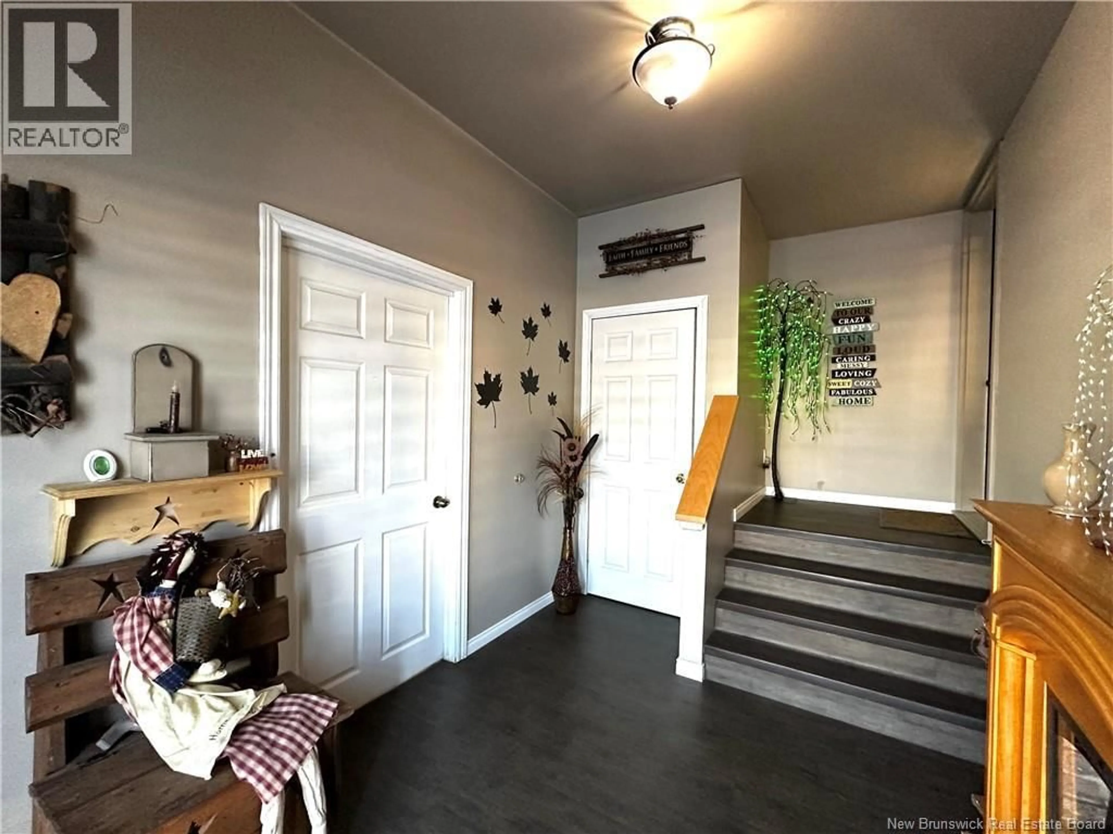 Indoor entryway for 18 RUE PRINCIPALE, Sainte-Anne-De-Madawaska New Brunswick E7E1B5