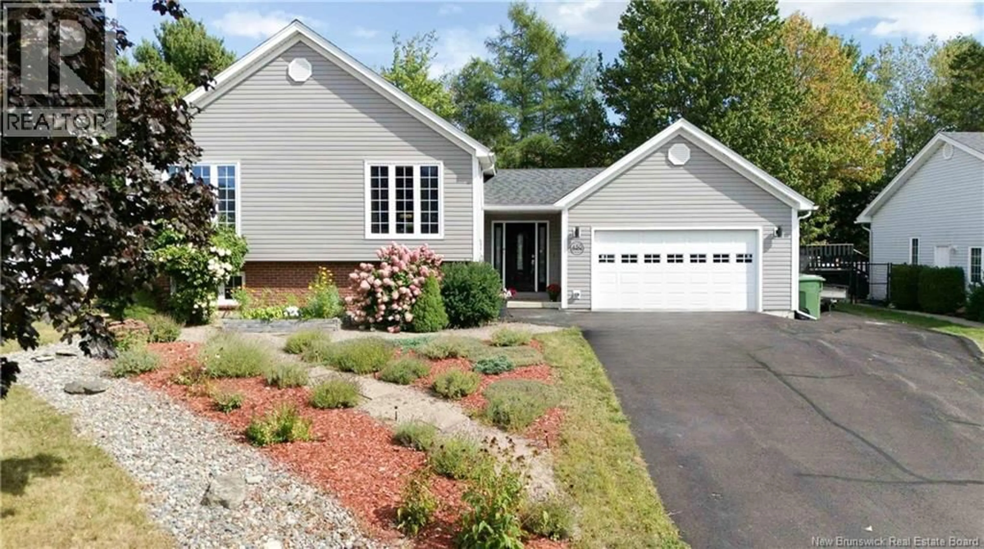 Home with vinyl exterior material, street for 450 DOUGLAS AVENUE, Nashwaaksis New Brunswick E3A5T1