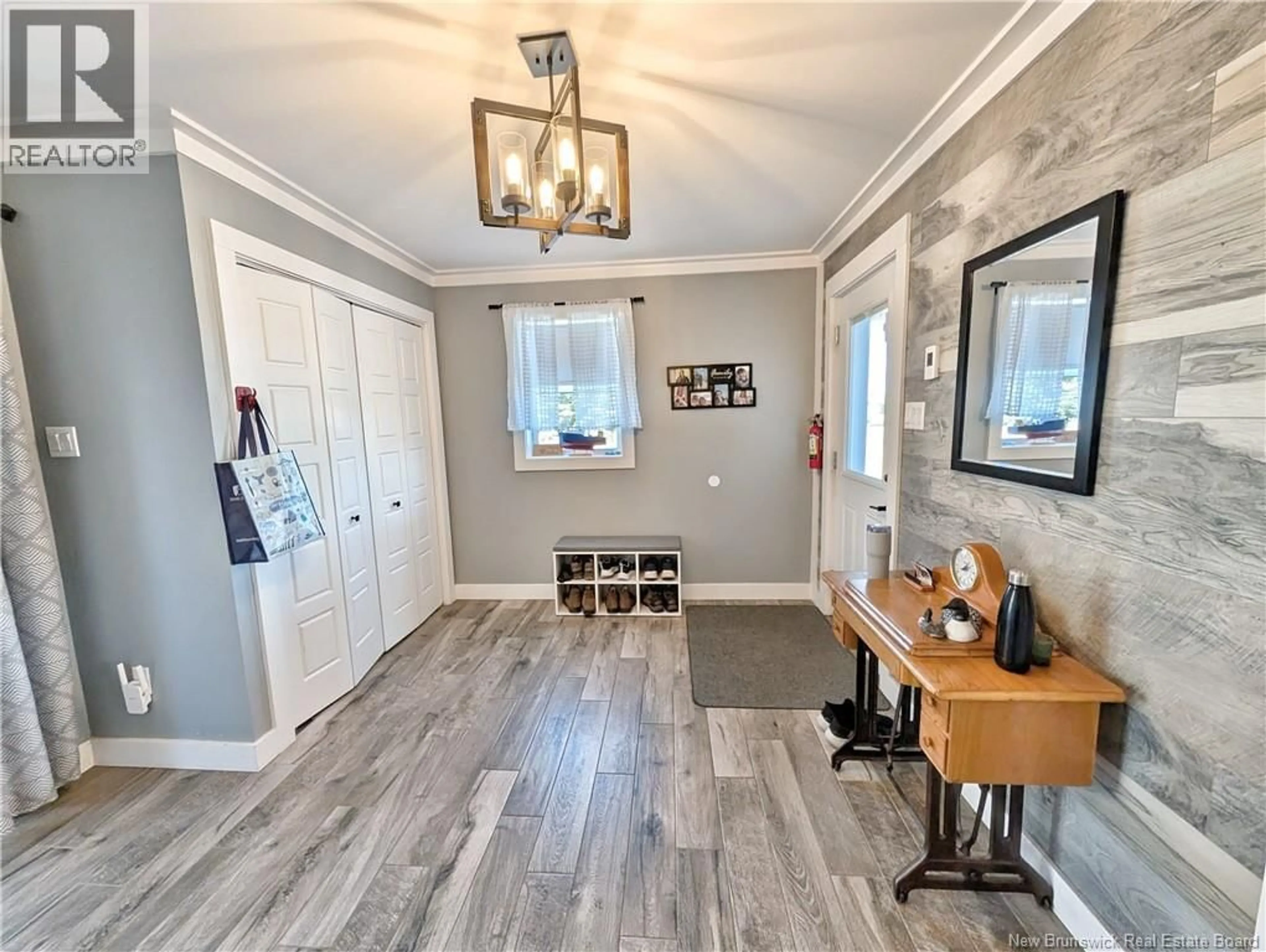 Indoor entryway for 1037 CHEM. SAULNIER O, Saumarez New Brunswick E1X2J2
