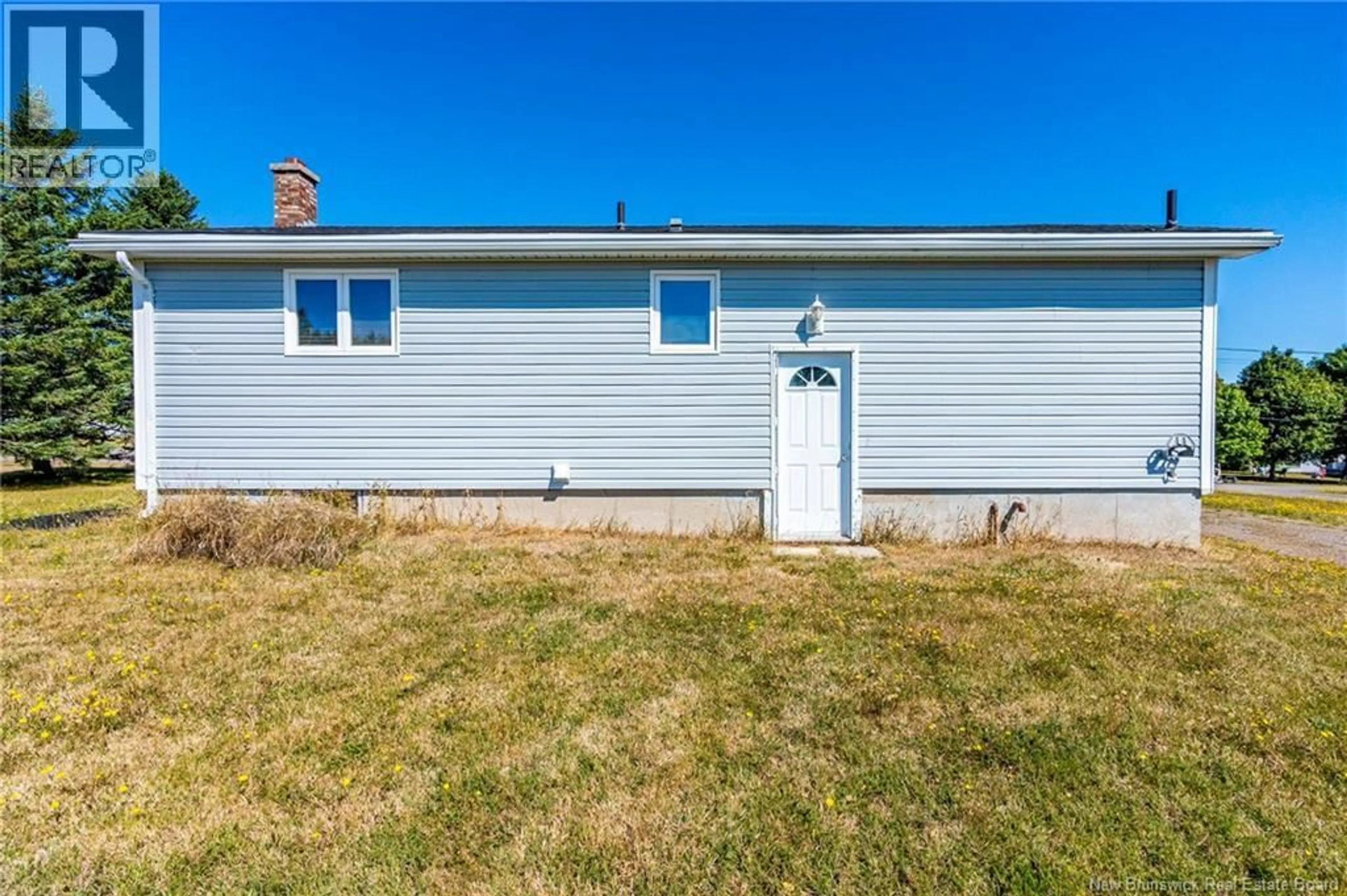 Home with vinyl exterior material, building for 86 BOIS JOLI STREET, Bouctouche New Brunswick E4S2W9
