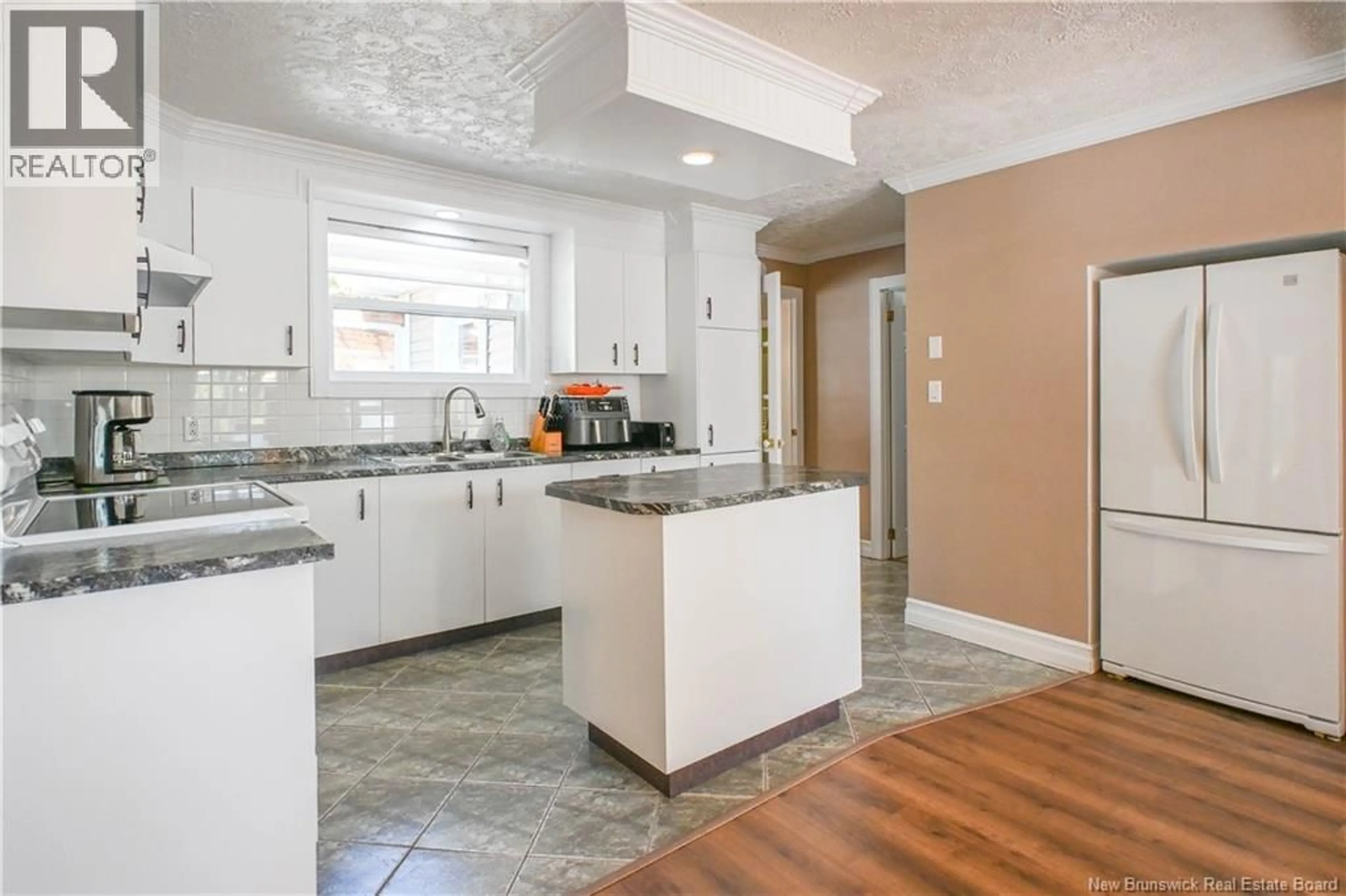 Open concept kitchen, ceramic/tile floor for 284 RUE DU PÊCHEUR N STREET, Lamèque New Brunswick E8T1K3