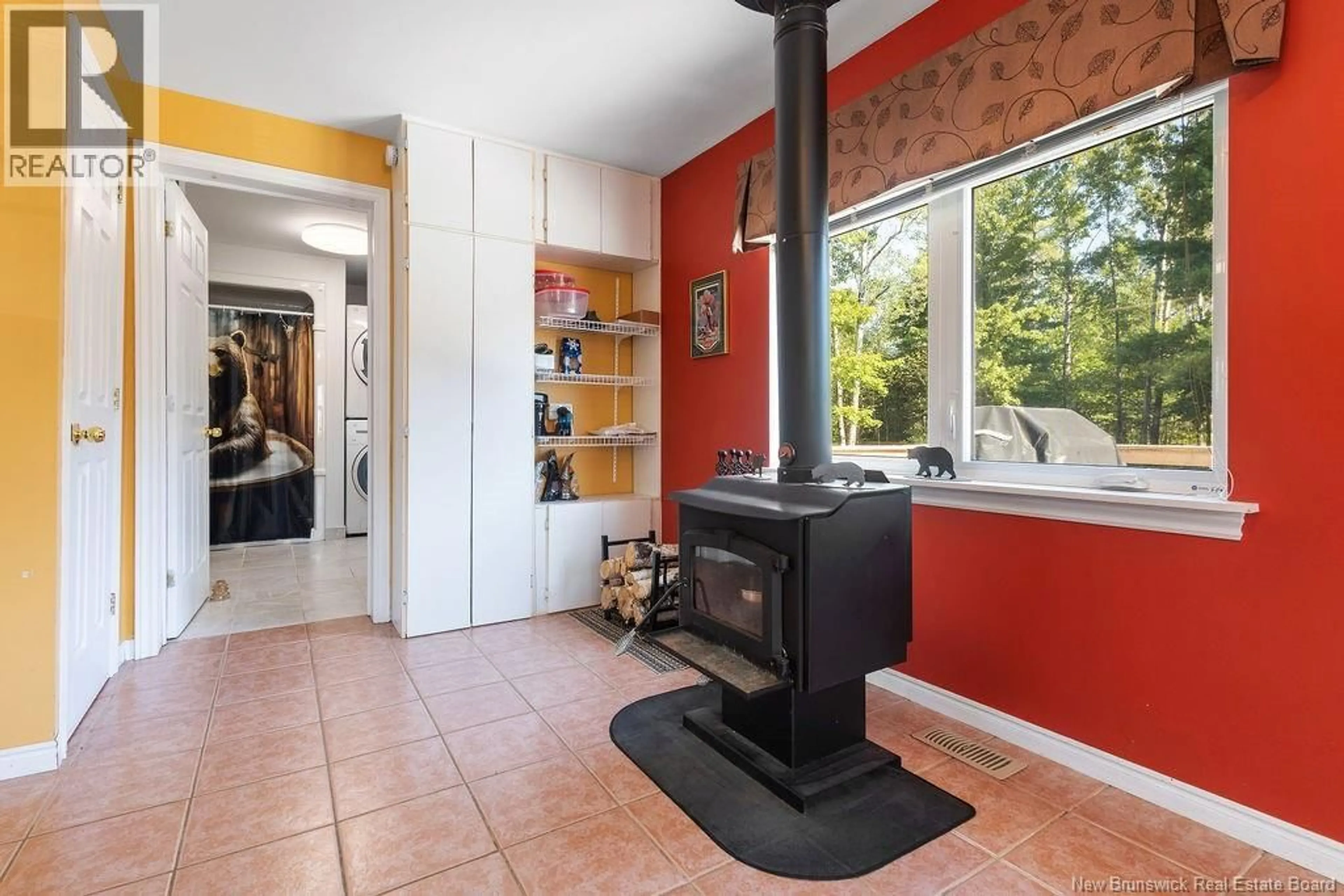 Indoor entryway for 10543 126 ROUTE, Acadie Siding New Brunswick E4Y2L3