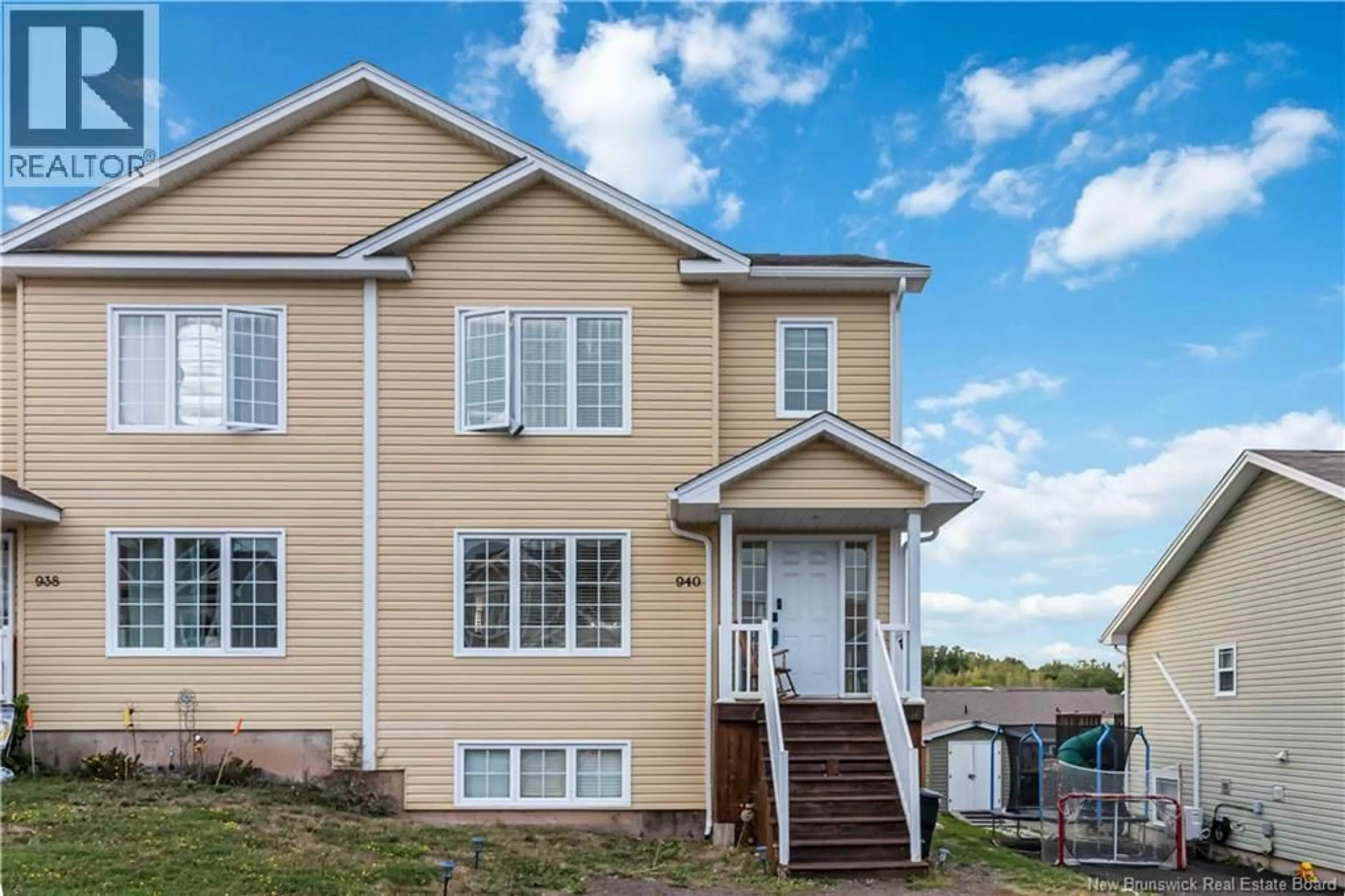 Home with vinyl exterior material, unknown for 940 BERNARD, Dieppe New Brunswick E1A5A4