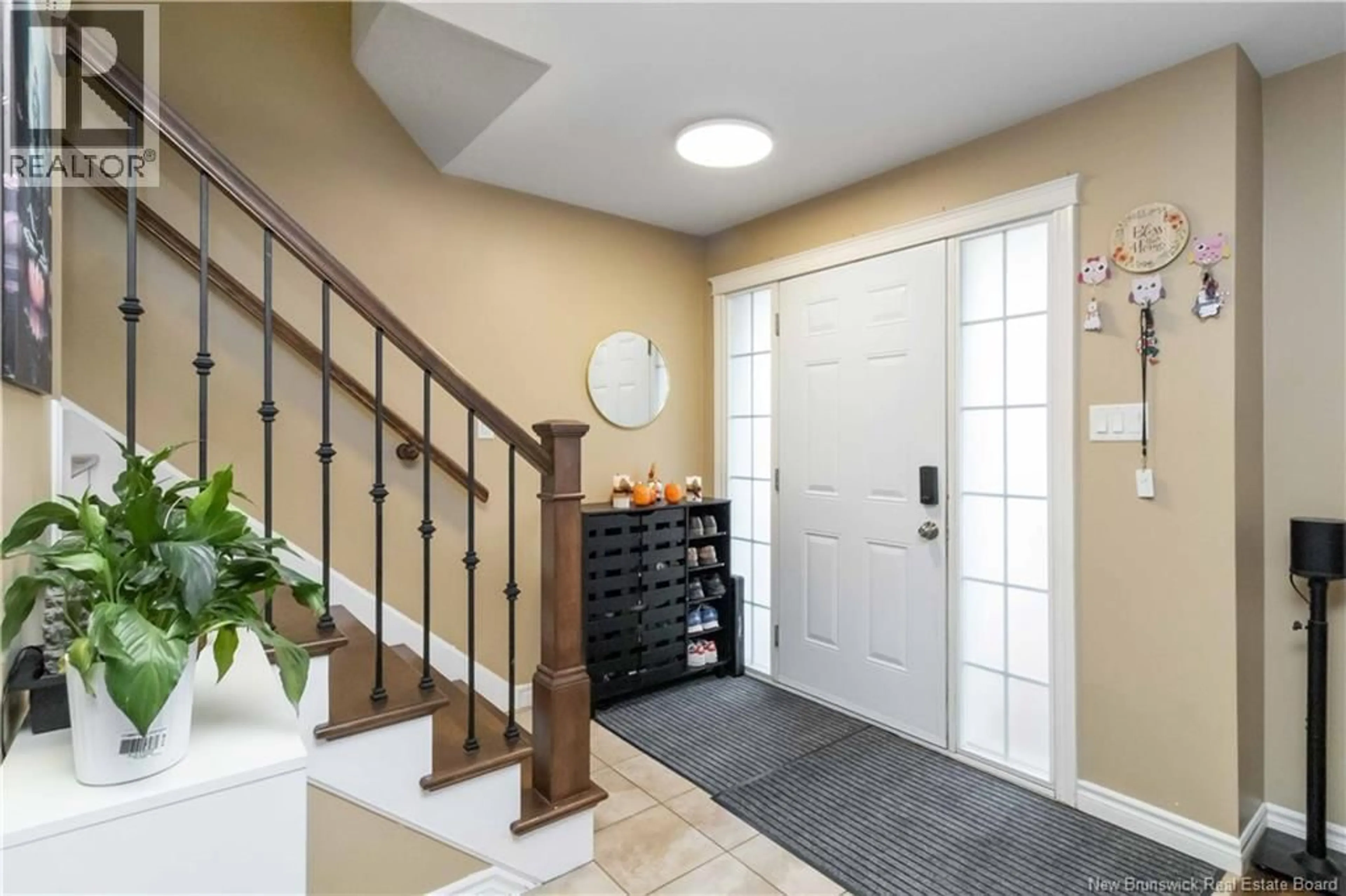 Indoor entryway for 940 BERNARD, Dieppe New Brunswick E1A5A4