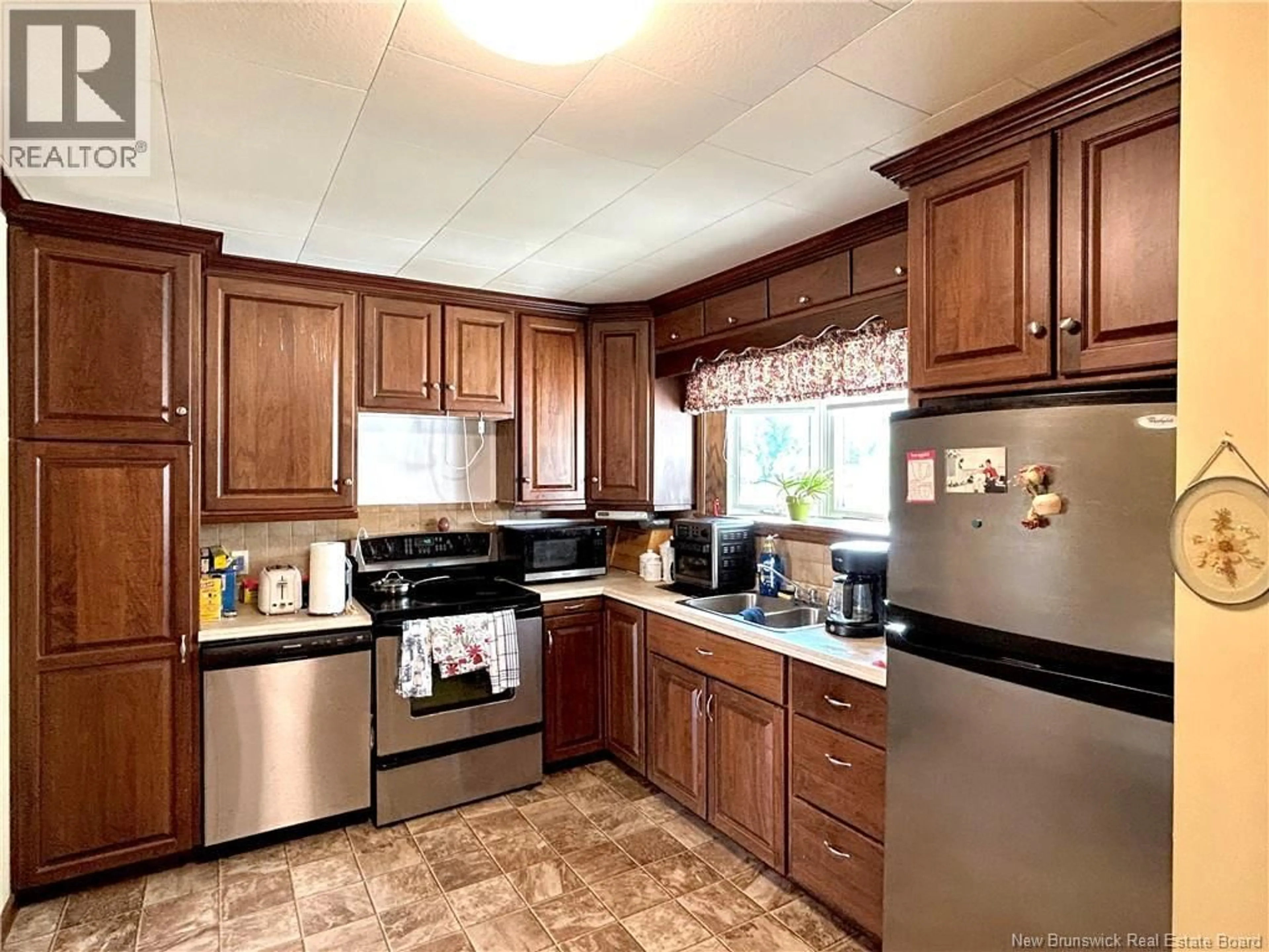 Standard kitchen, unknown for 1 VANSTONE AVENUE, Miramichi New Brunswick E1N1Y2