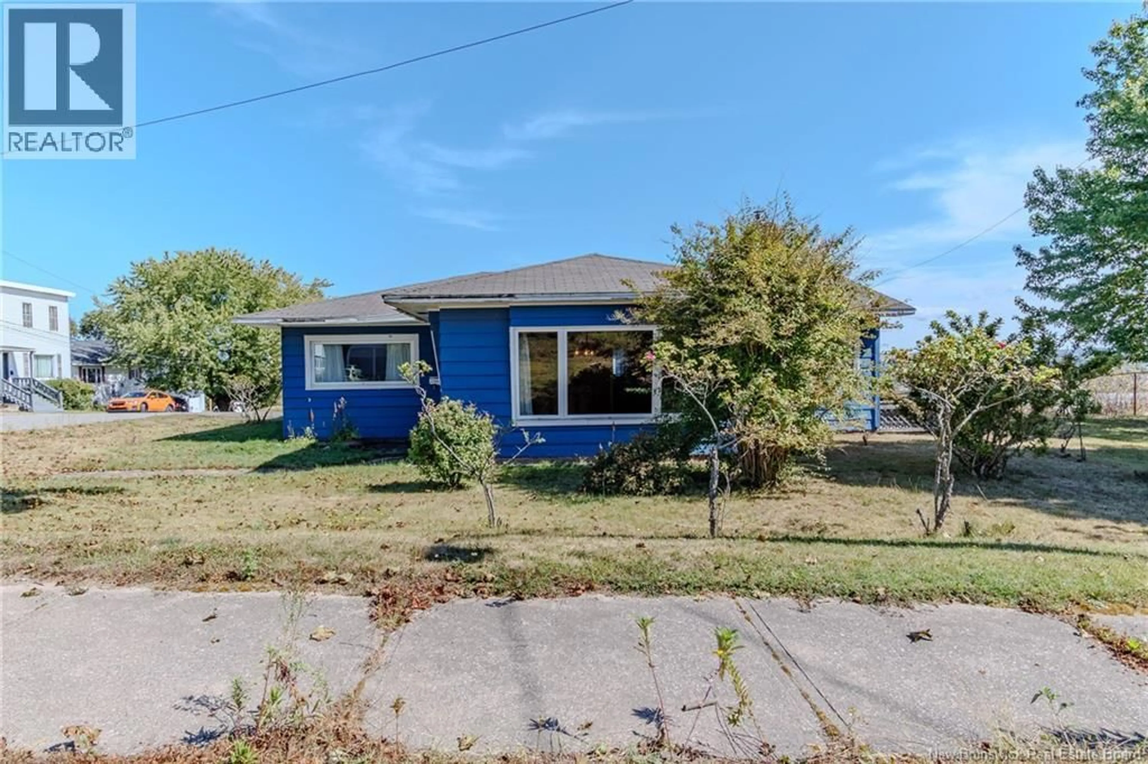 A pic from outside/outdoor area/front of a property/back of a property/a pic from drone, street for 6 PINE STREET, Saint John New Brunswick E2K3Z8