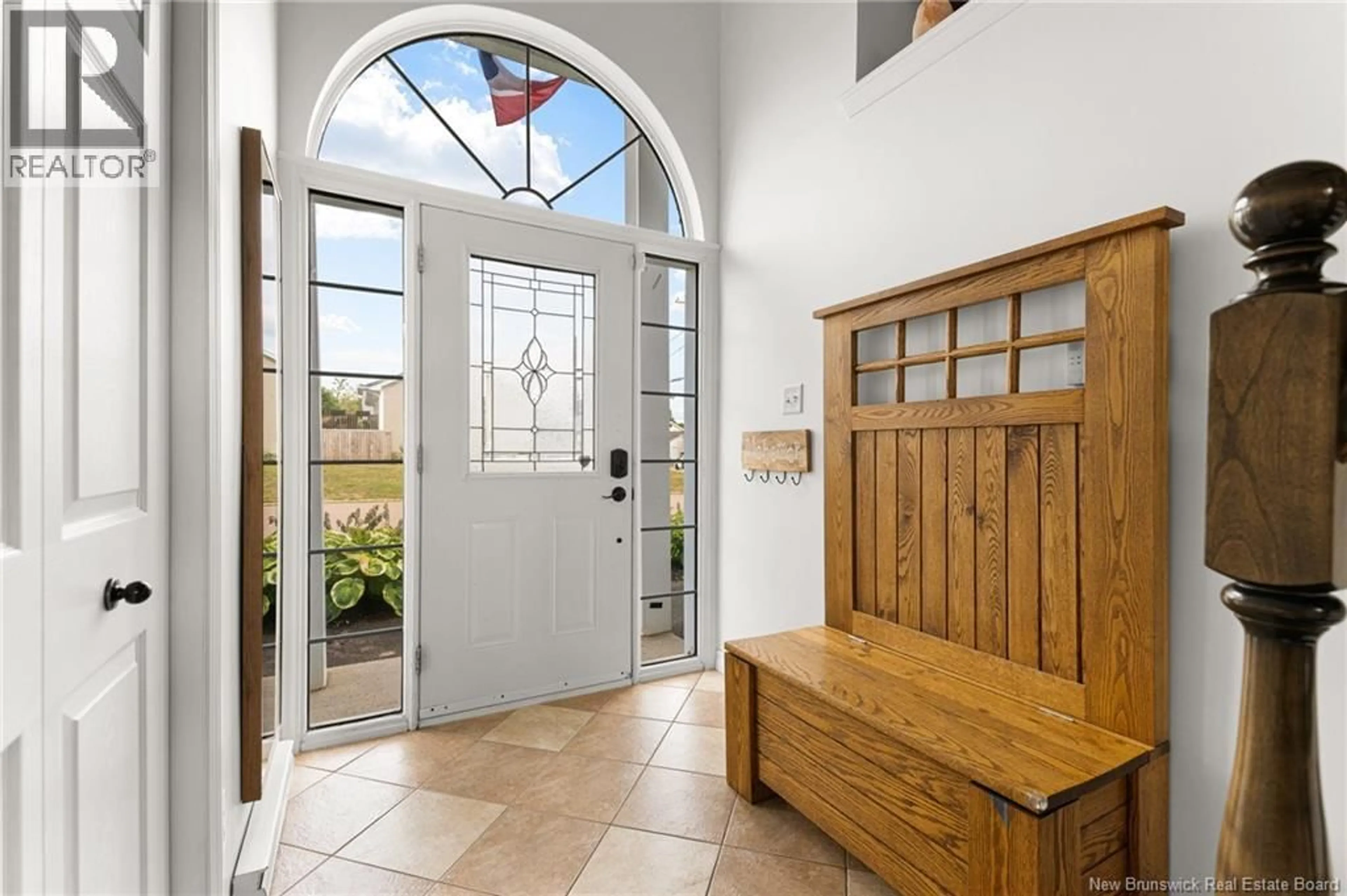 Indoor entryway for 10 ADOLPHE, Dieppe New Brunswick E1A8R8
