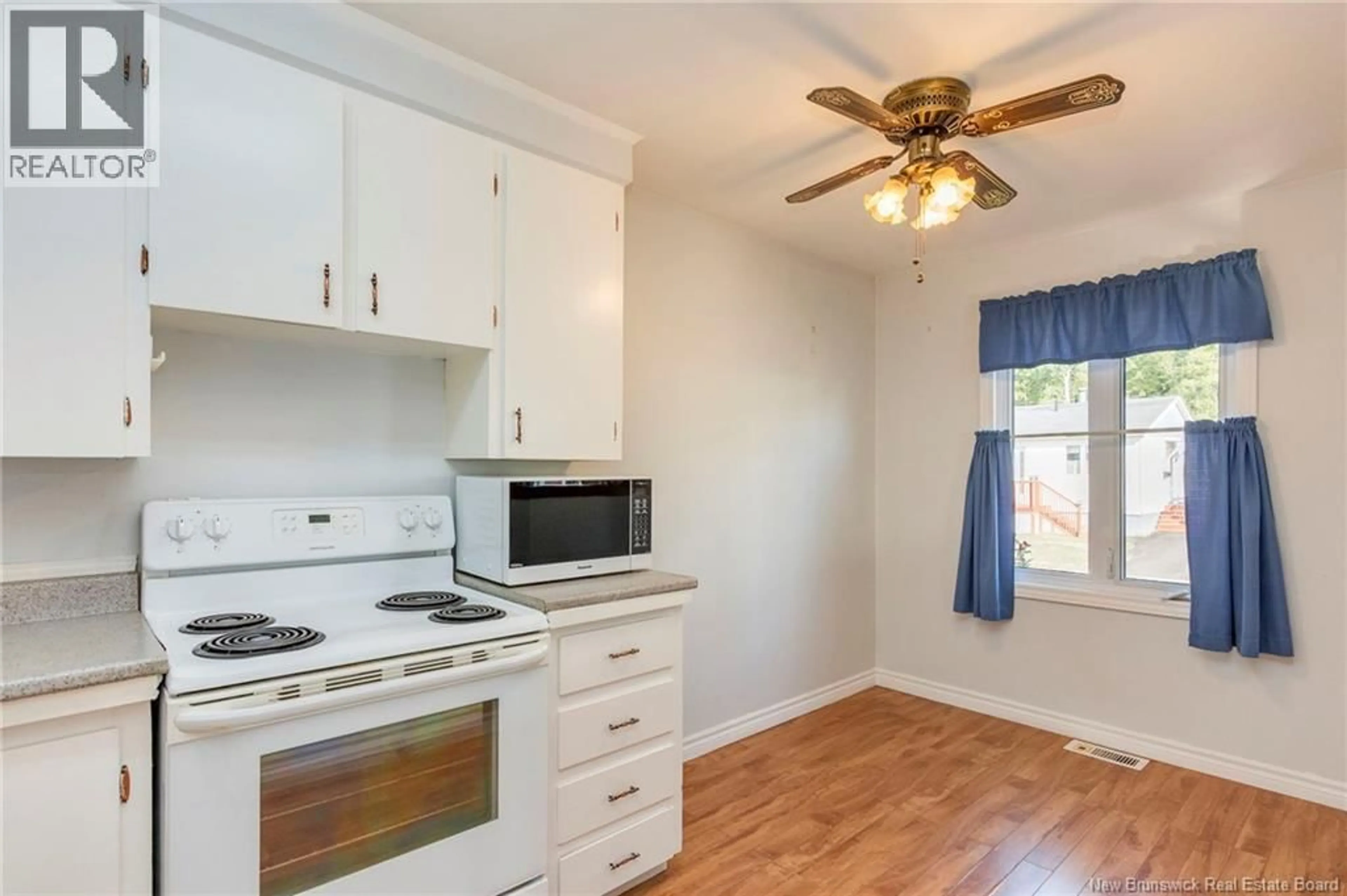 Standard kitchen, wood/laminate floor for 207 WESTBROOK, Moncton New Brunswick E1E2L9