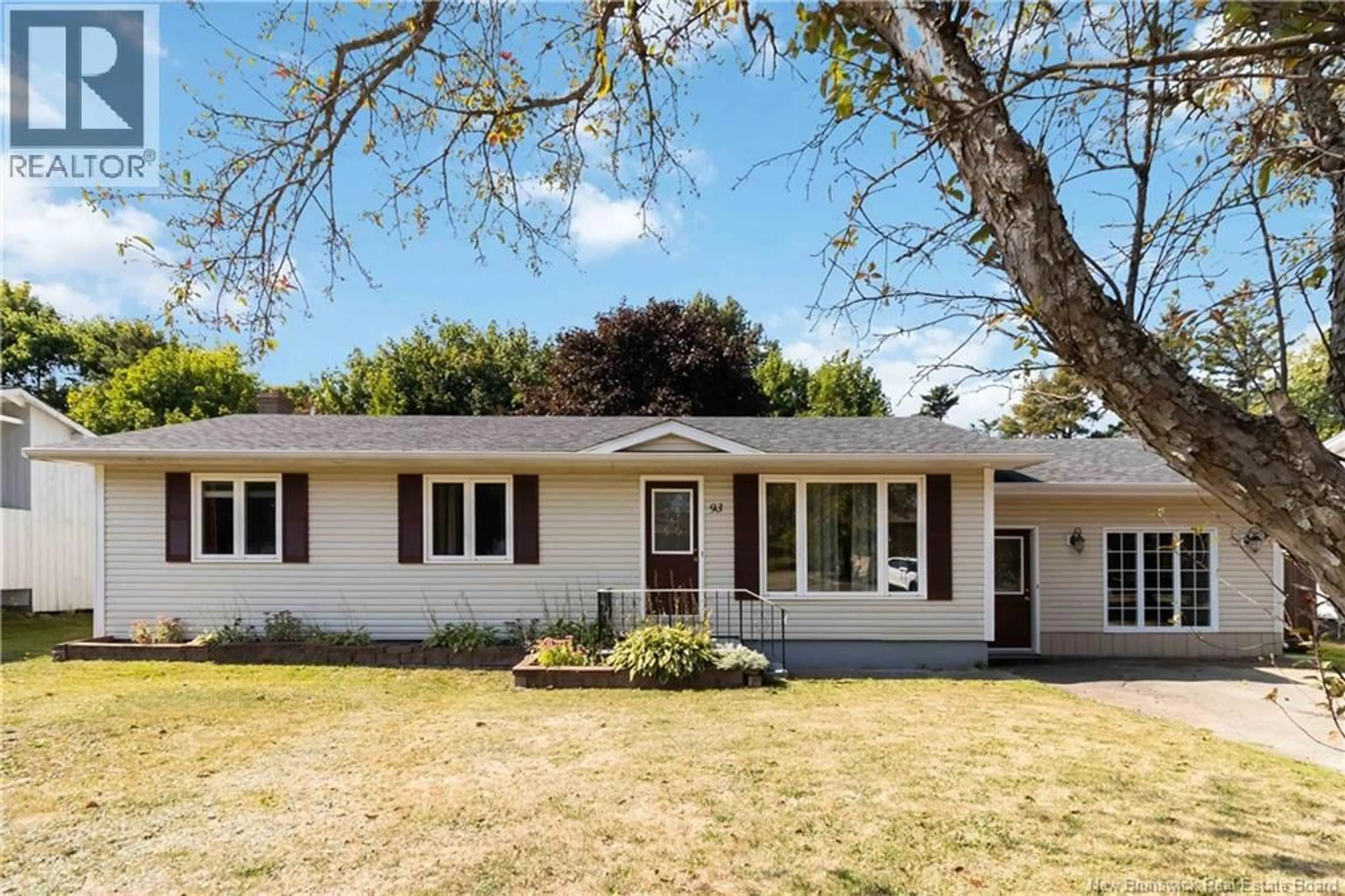 Home with vinyl exterior material, street for 93 SMITH AVENUE, Shediac New Brunswick E4P2S8