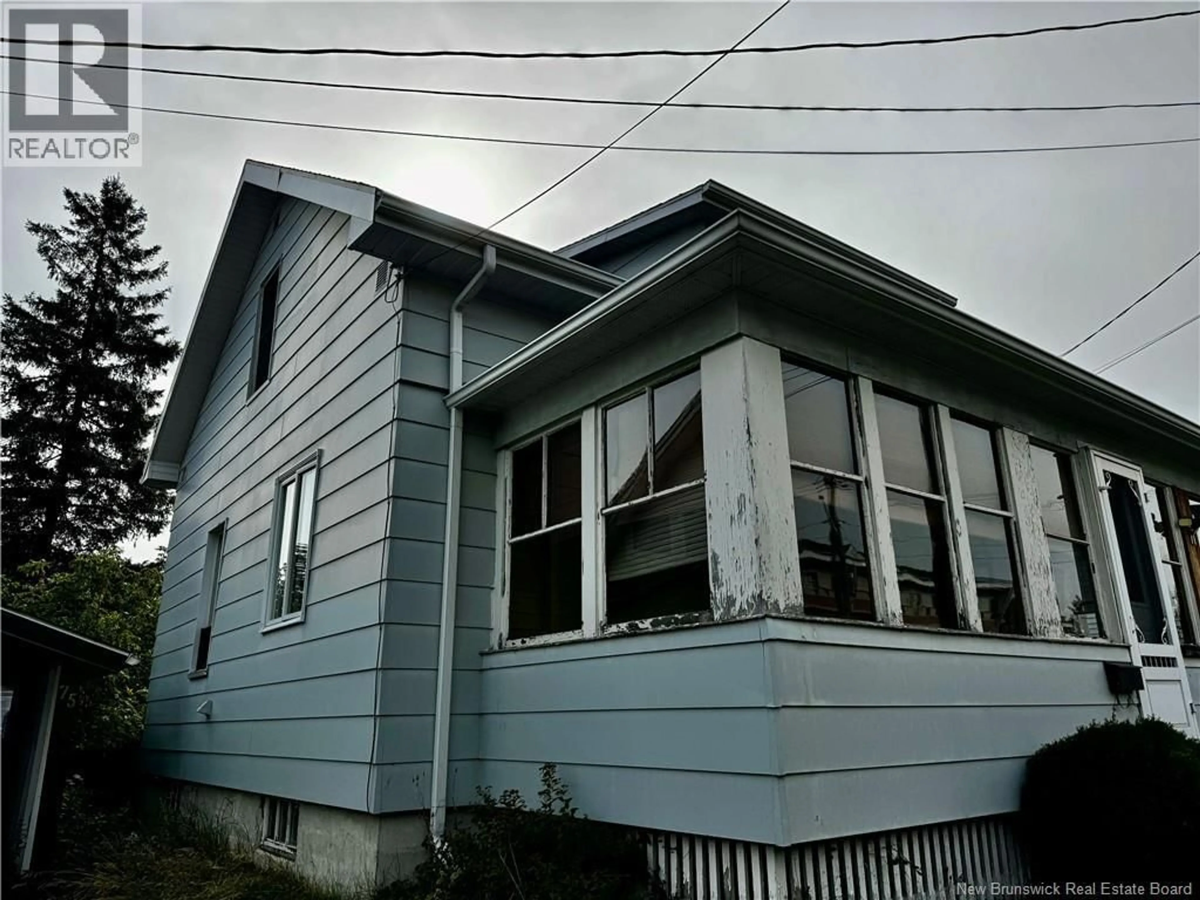 Home with vinyl exterior material, building for 71 21E AVENUE, Edmundston New Brunswick E3V2C2