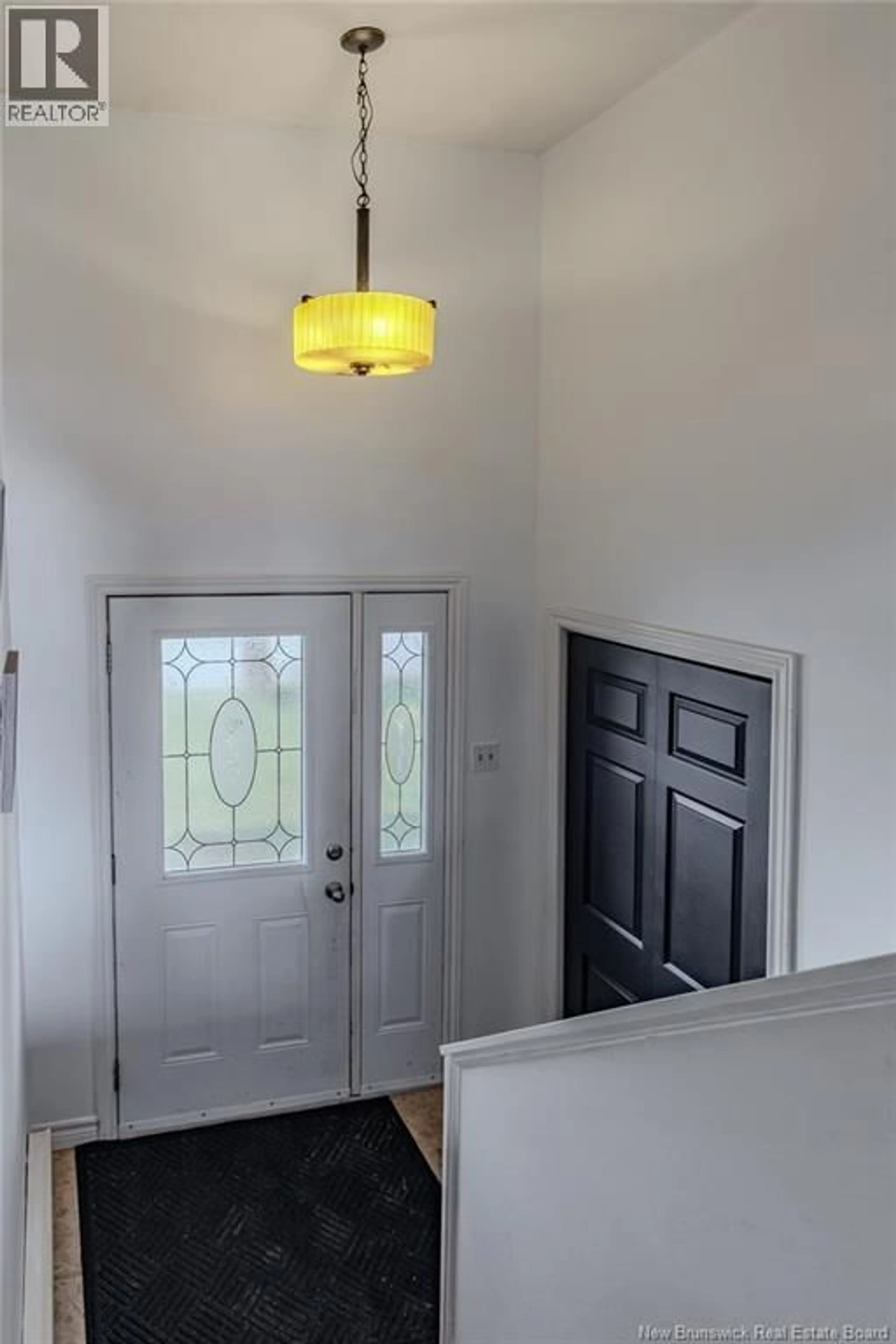 Indoor entryway for 20 FAY STREET, Saint John New Brunswick E2P1E1