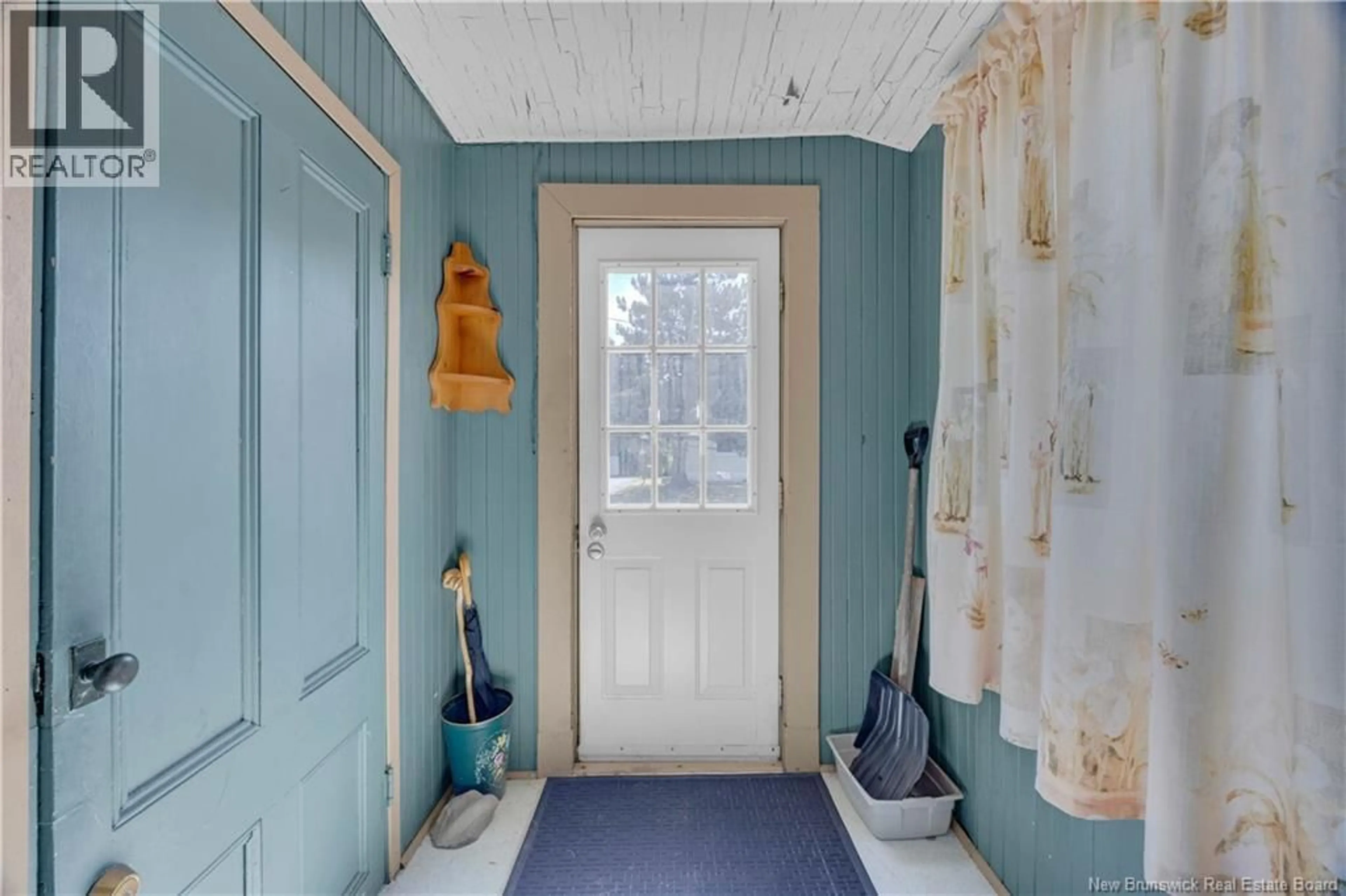 Indoor entryway for 65-67 THORNBROUGH STREET, Saint John New Brunswick E2K3P5