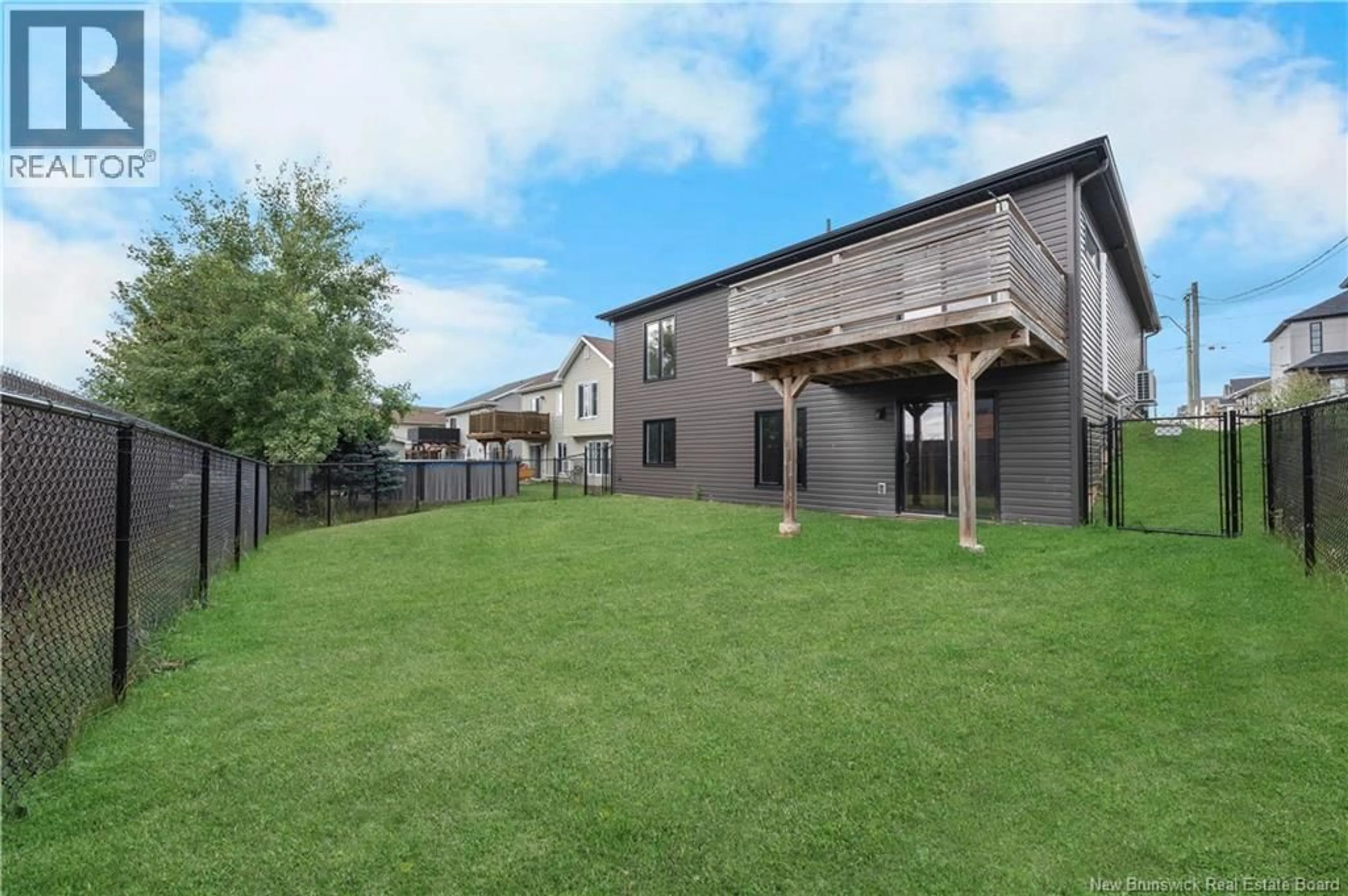 A pic from outside/outdoor area/front of a property/back of a property/a pic from drone, unknown for 250 FREEMAN STREET, Moncton New Brunswick E1E0H8