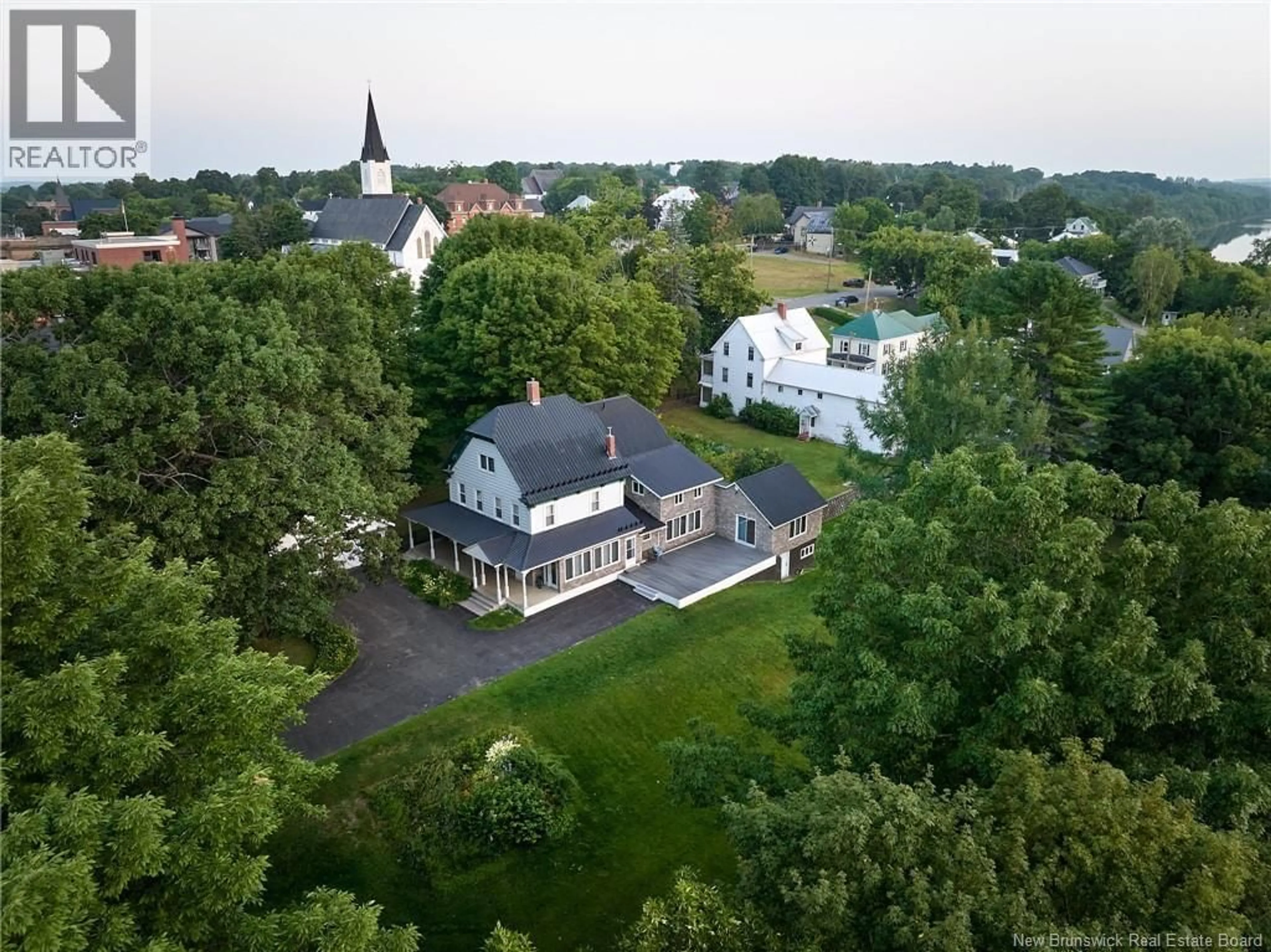 A pic from outside/outdoor area/front of a property/back of a property/a pic from drone, unknown for 113 REGENT STREET, Woodstock New Brunswick E7M5Z6
