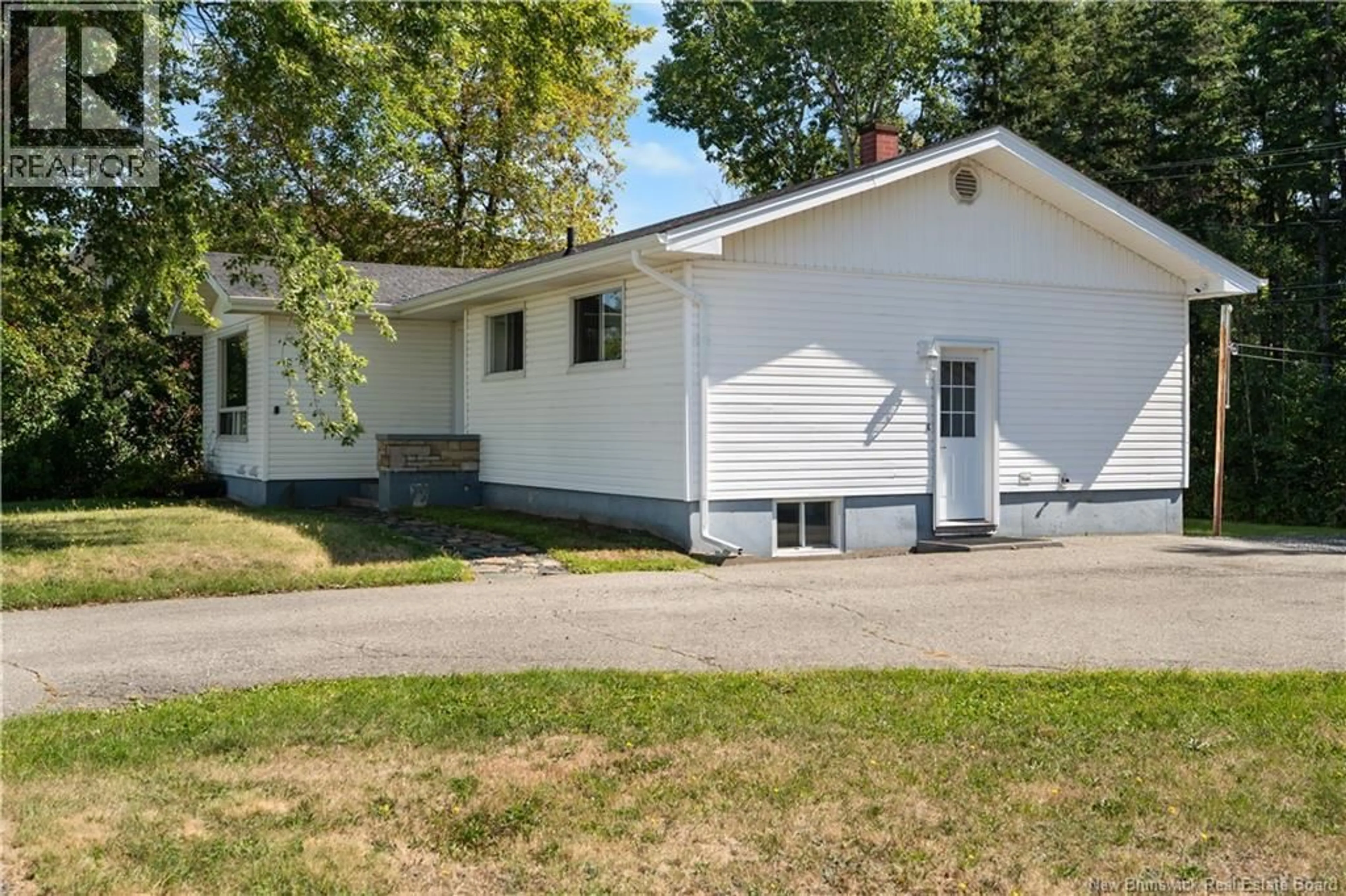 Home with vinyl exterior material, street for 1235 VANIER, Bathurst New Brunswick E2A3N6