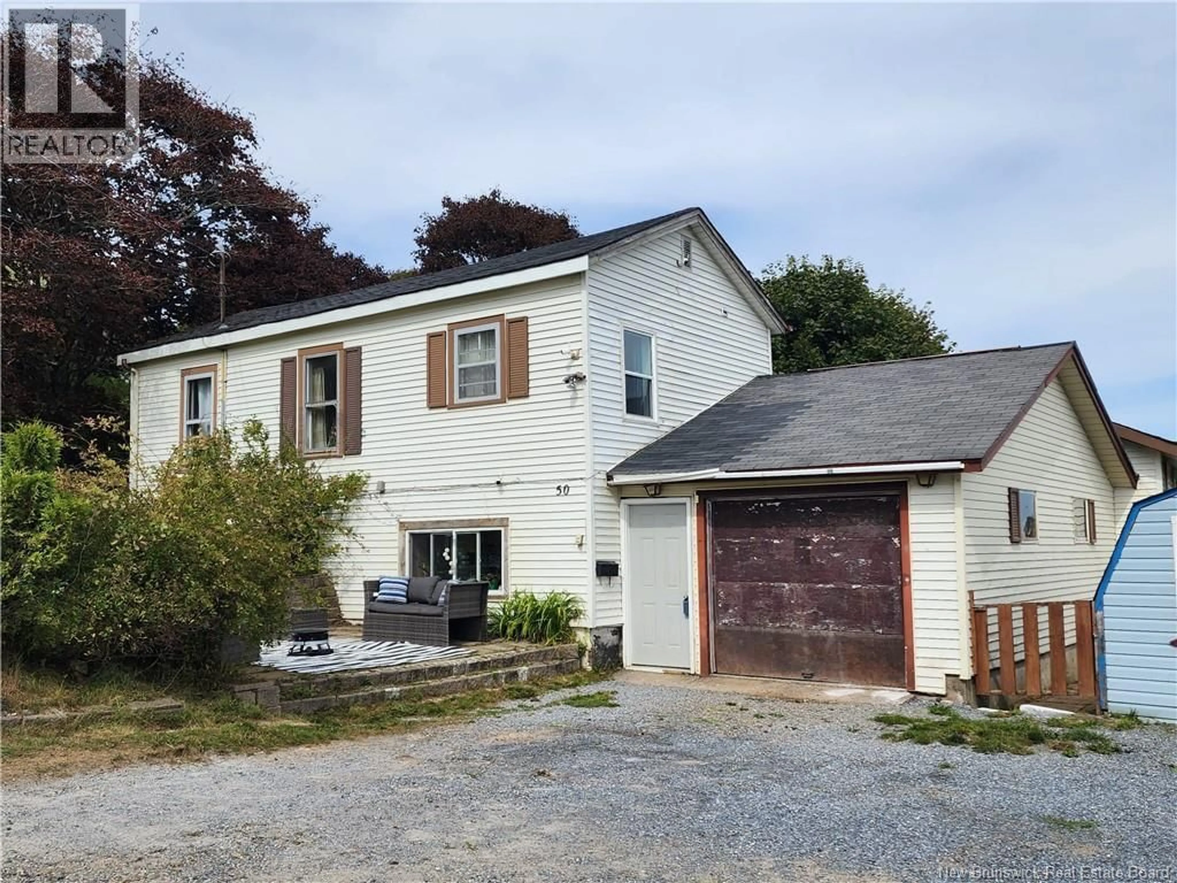 A pic from outside/outdoor area/front of a property/back of a property/a pic from drone, street for 50 LINTON, Saint John New Brunswick E2M5V5