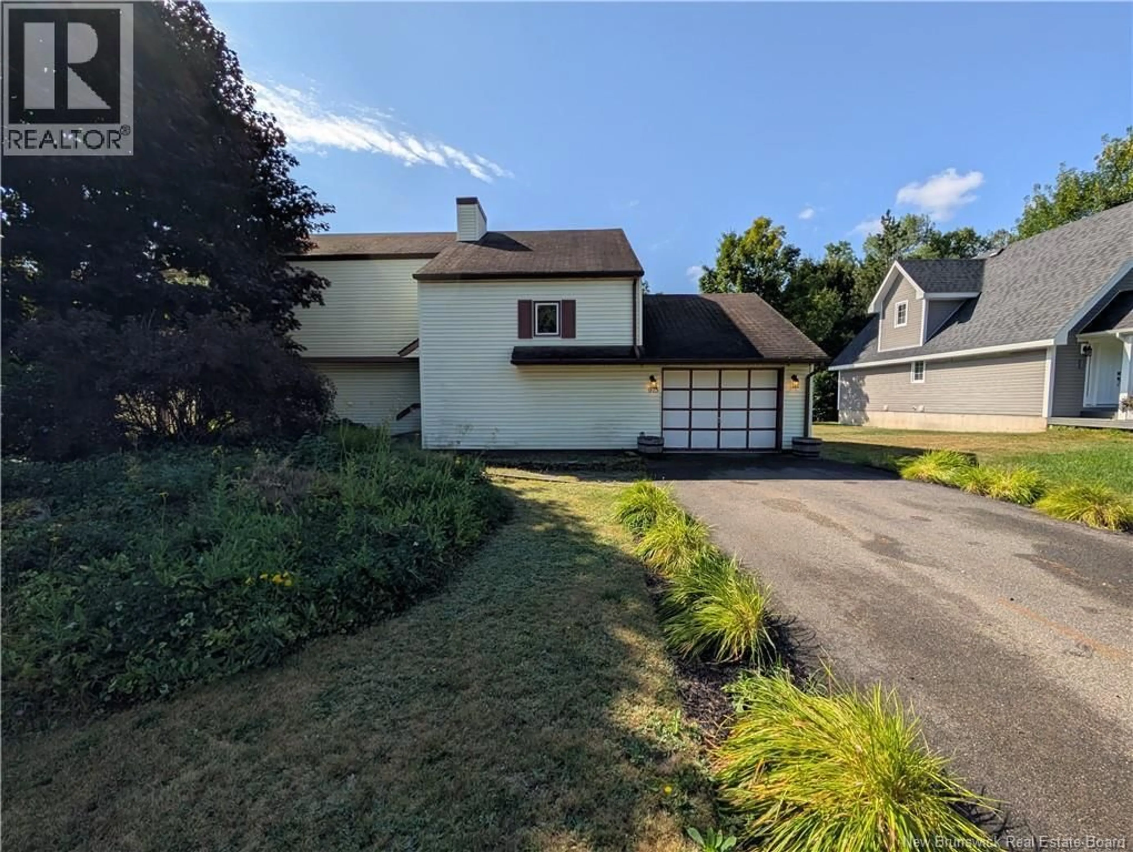 A pic from outside/outdoor area/front of a property/back of a property/a pic from drone, street for 975 TAMARACK DRIVE, Bathurst New Brunswick E2A4G1