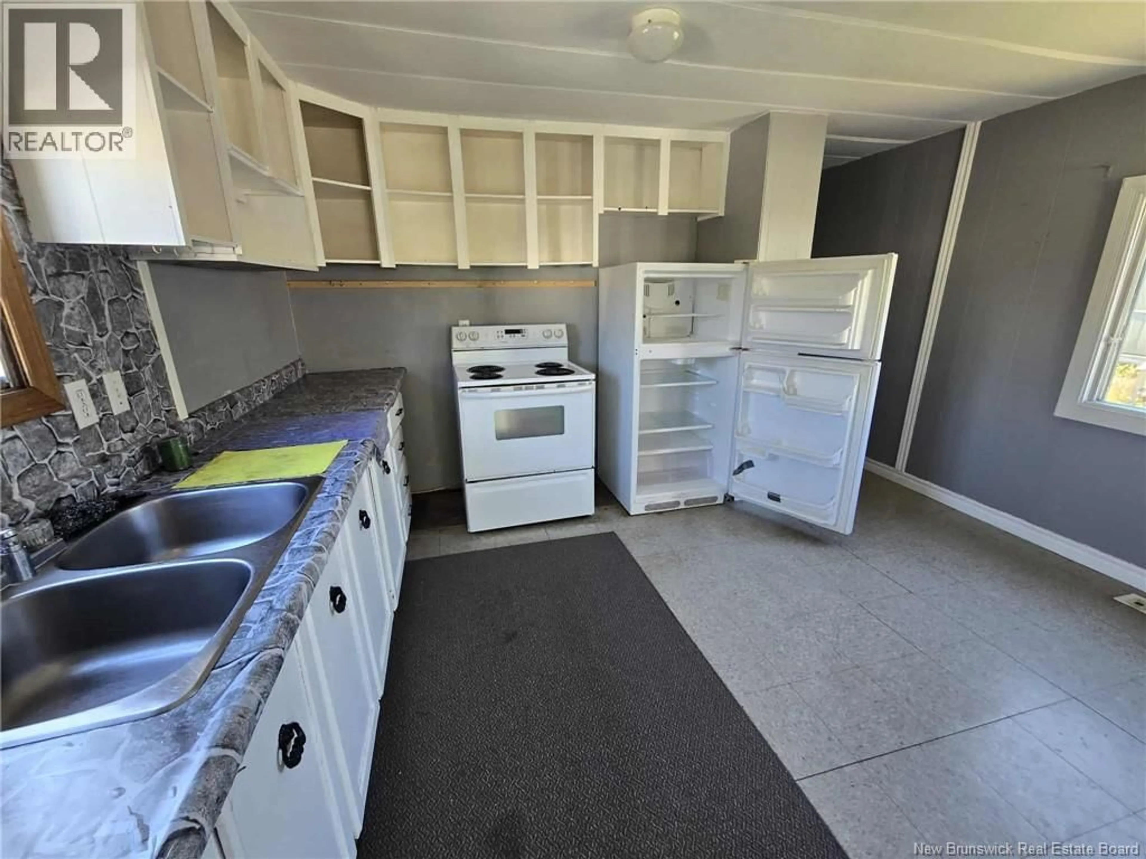 Standard kitchen, unknown for 20 EDISON CRESCENT, Saint John New Brunswick E2M5X3