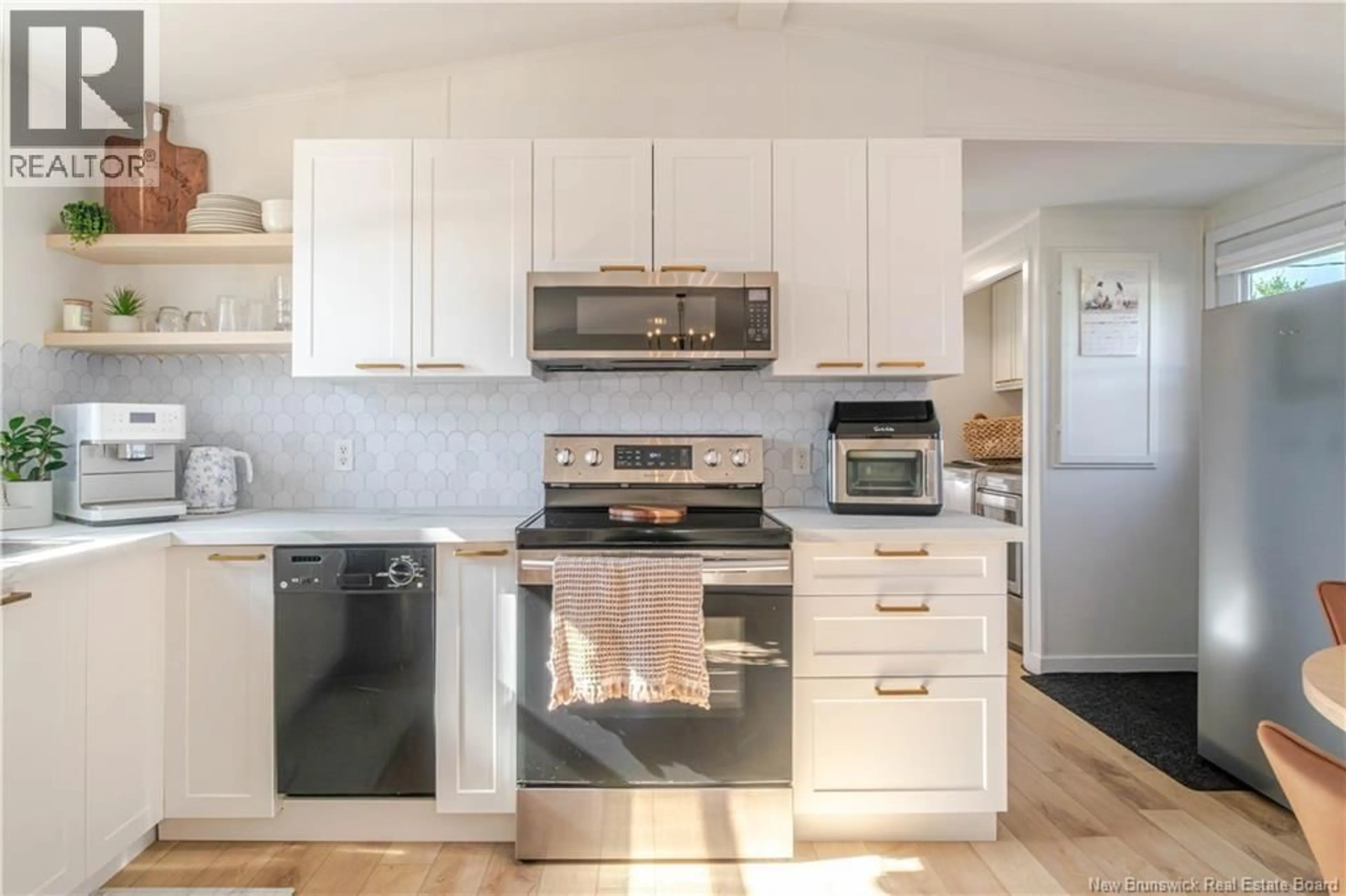 Standard kitchen, wood/laminate floor for 41 ELMDALE CRESCENT, Fredericton New Brunswick E3B6P9