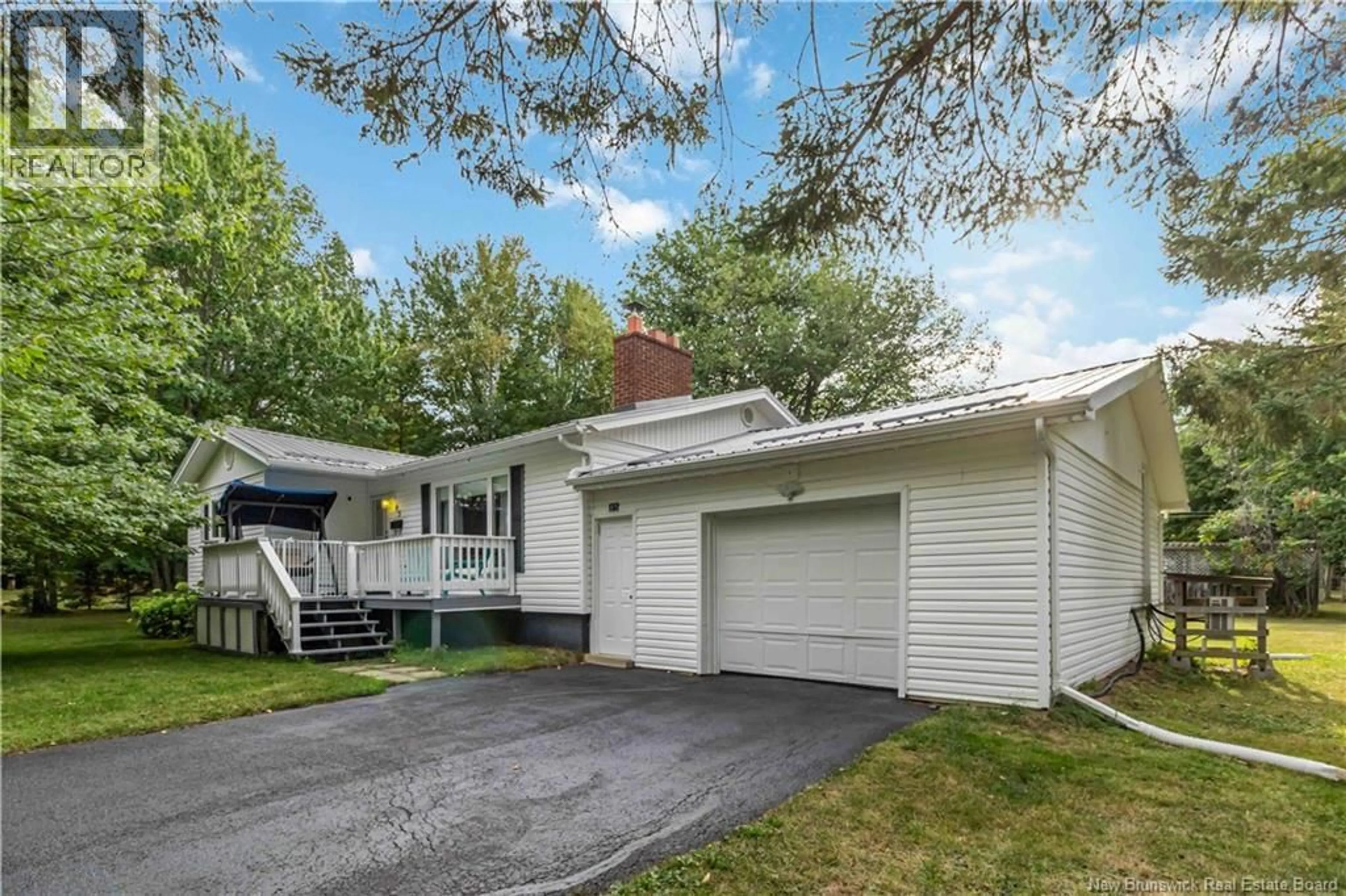 Home with vinyl exterior material, street for 85 ST-PIERRE, Shediac New Brunswick E4P2R8
