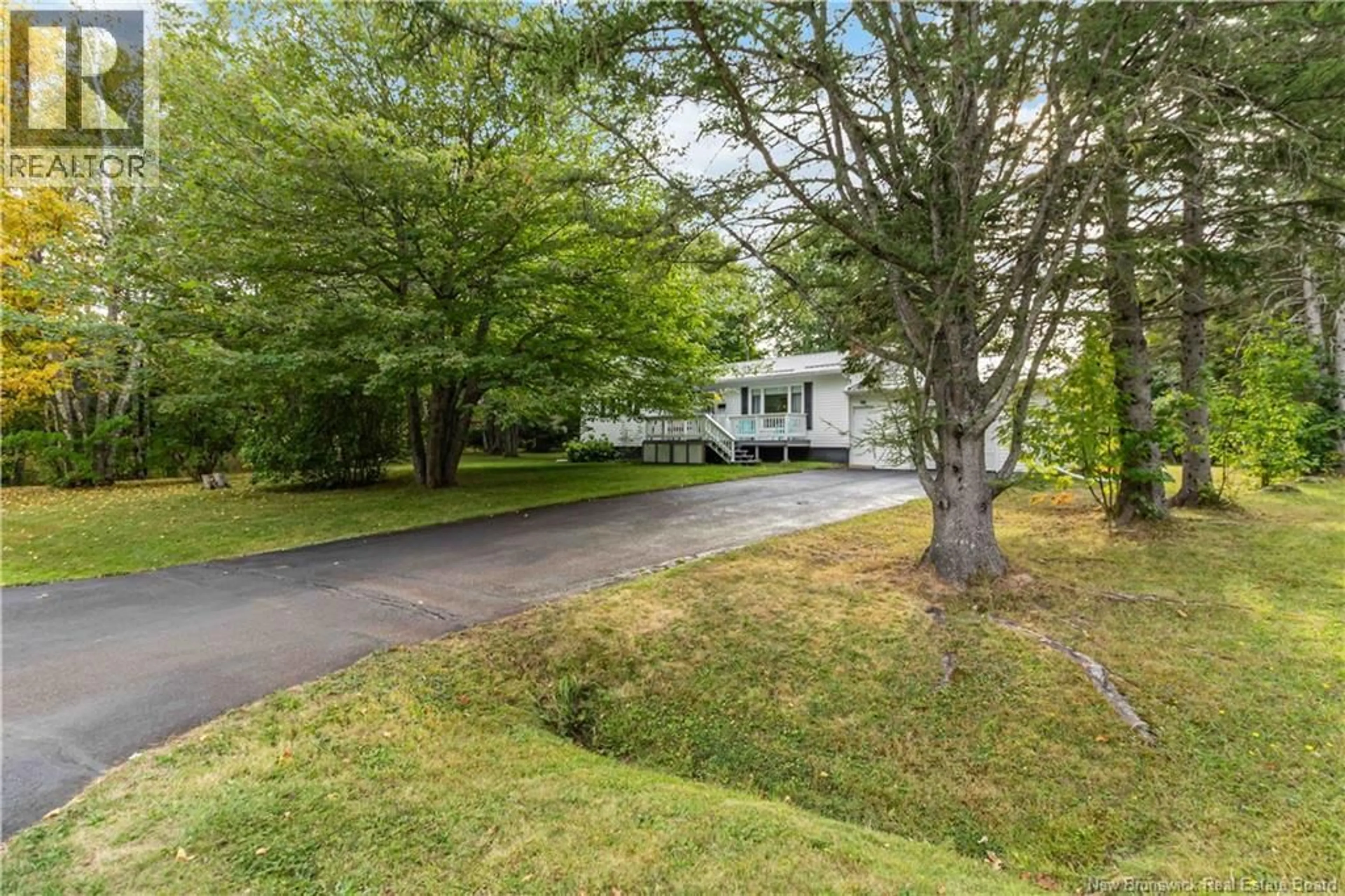 A pic from outside/outdoor area/front of a property/back of a property/a pic from drone, unknown for 85 ST-PIERRE, Shediac New Brunswick E4P2R8