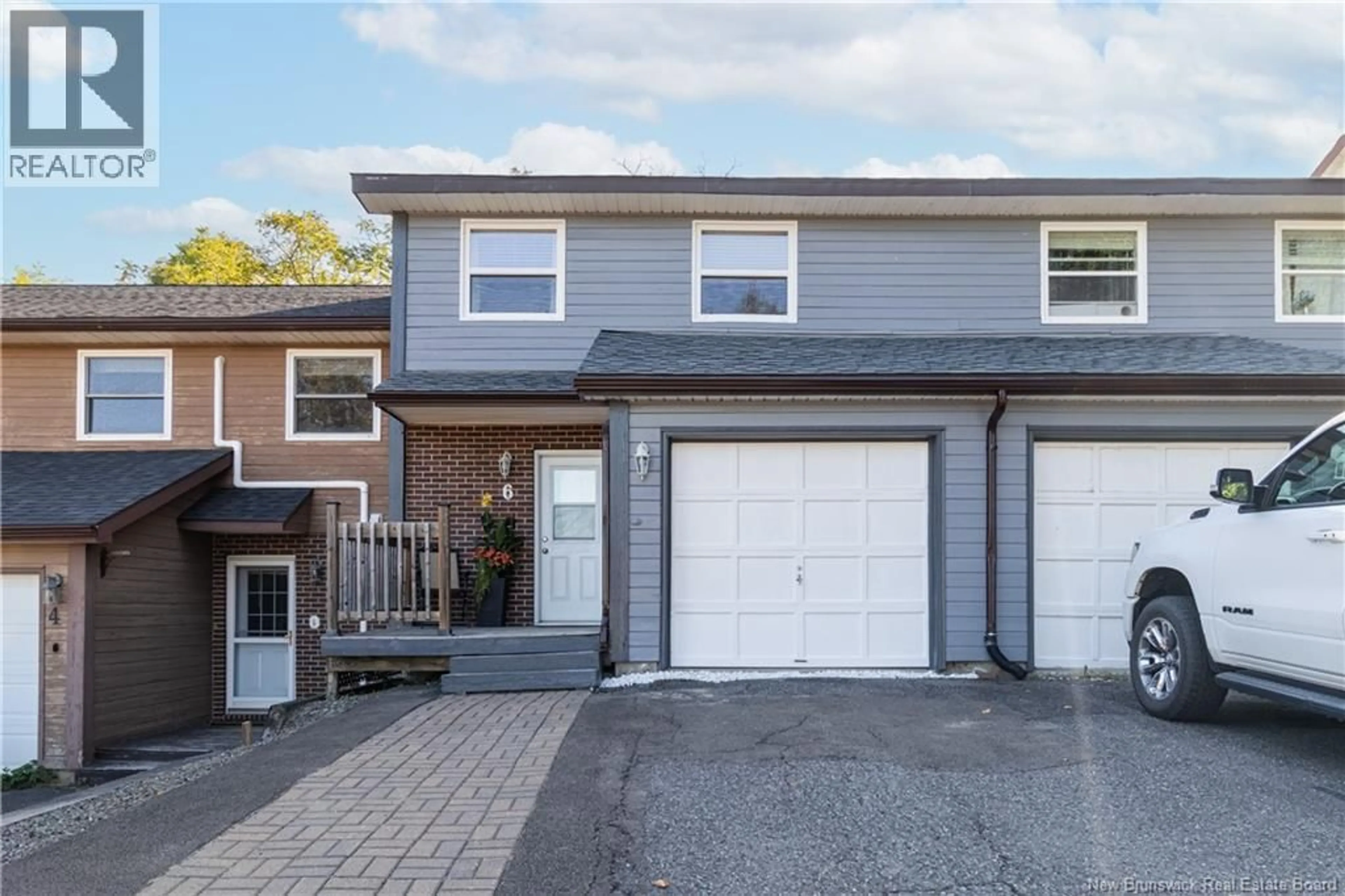 Home with vinyl exterior material, street for 6 ANGELVIEW COURT, Fredericton New Brunswick E3B7A8