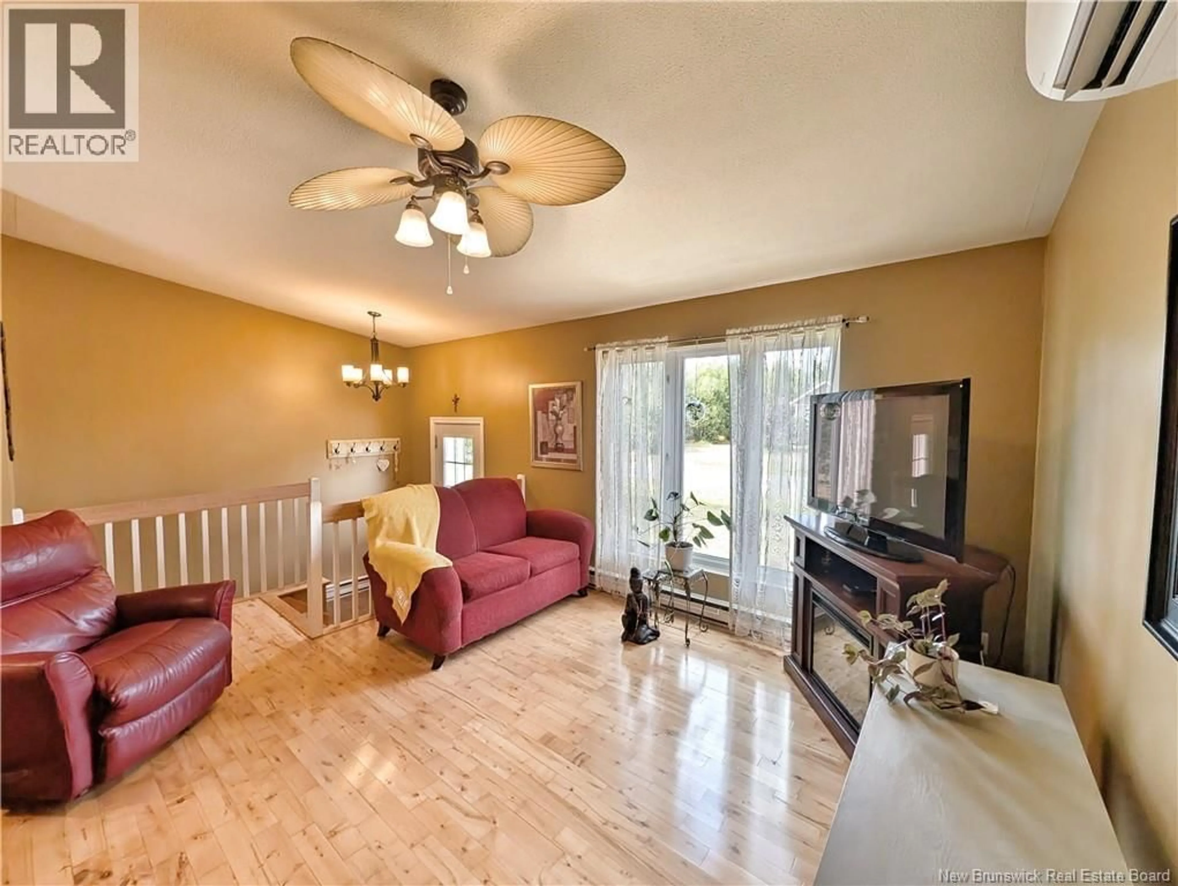Living room with furniture, unknown for 622 RUE PASCAL, Tracadie New Brunswick E1X1B5