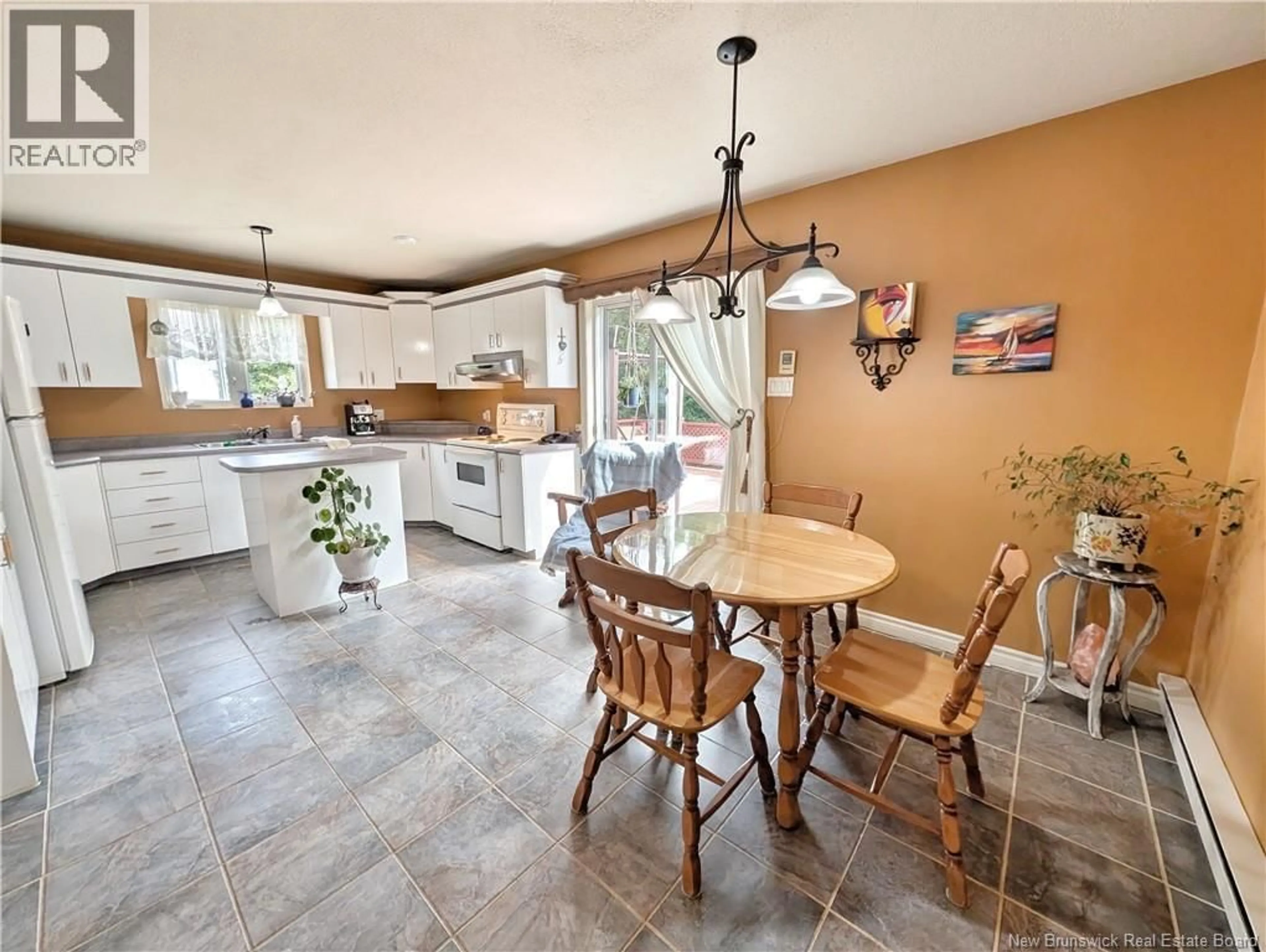 Open concept kitchen, ceramic/tile floor for 622 RUE PASCAL, Tracadie New Brunswick E1X1B5