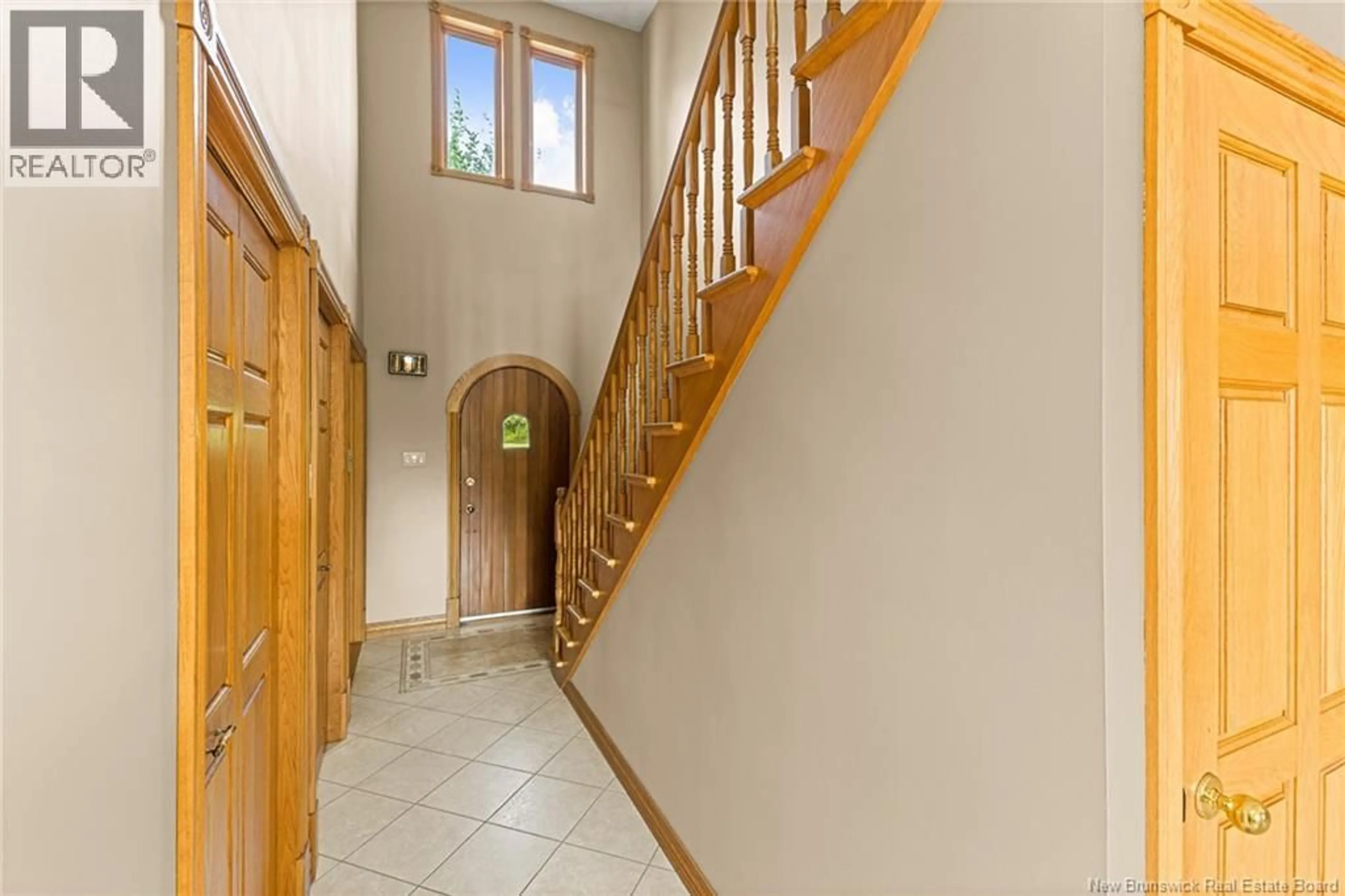 Indoor foyer for 452 SHEDIAC ROAD, Moncton New Brunswick E1A2T1
