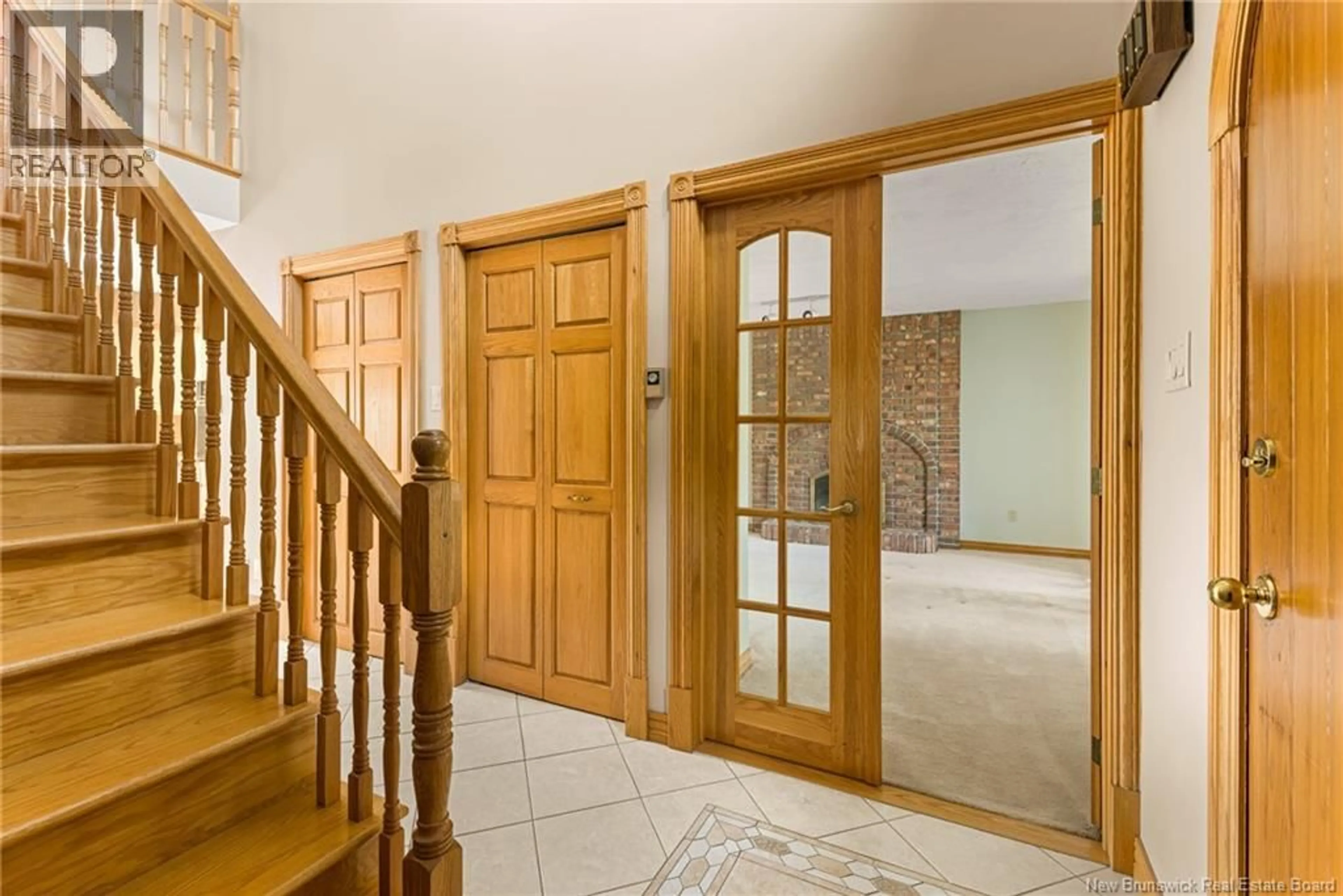 Indoor foyer for 452 SHEDIAC ROAD, Moncton New Brunswick E1A2T1