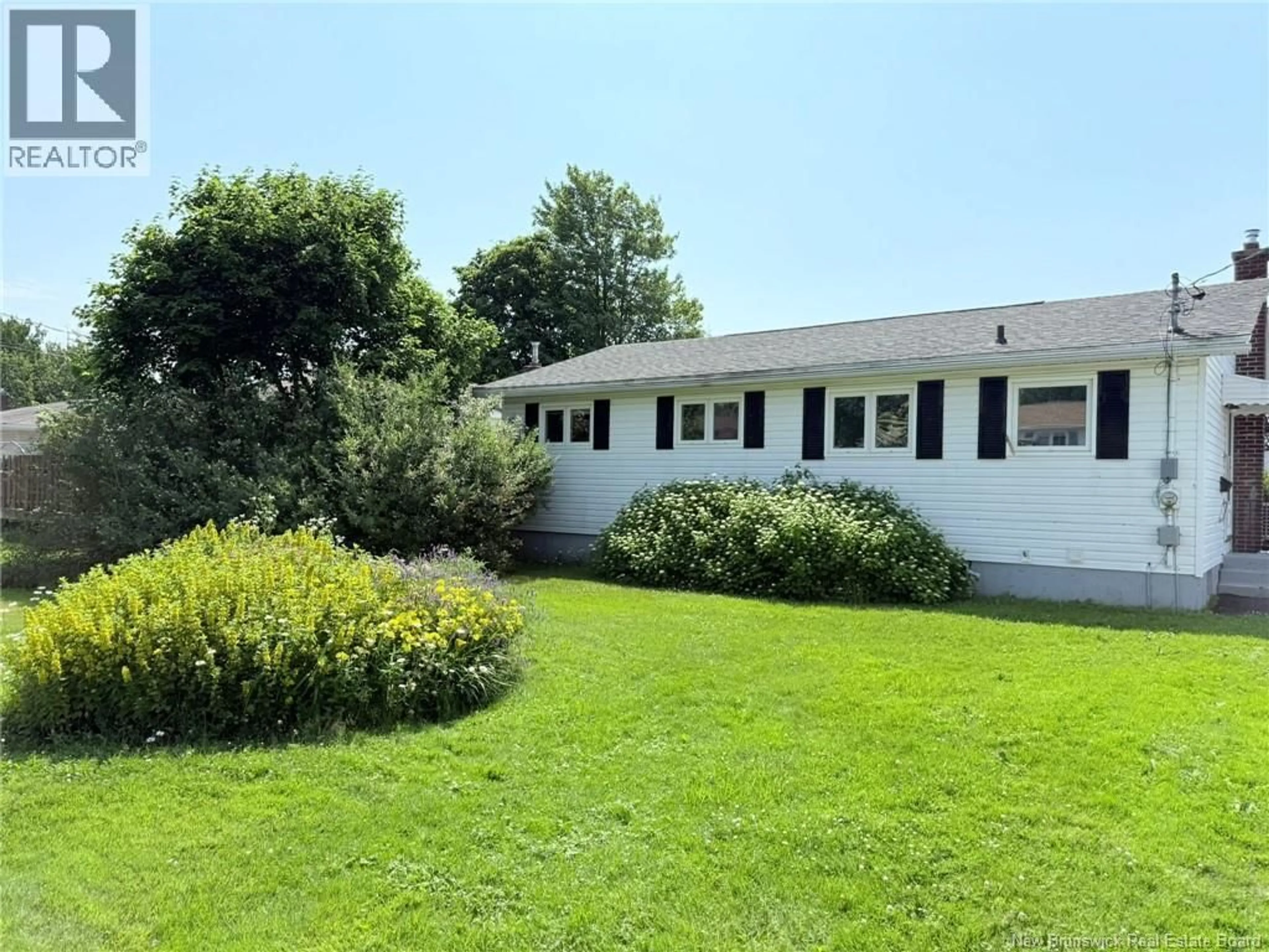 A pic from outside/outdoor area/front of a property/back of a property/a pic from drone, unknown for 73 WEYBURN ROAD, Moncton New Brunswick E1A5M5