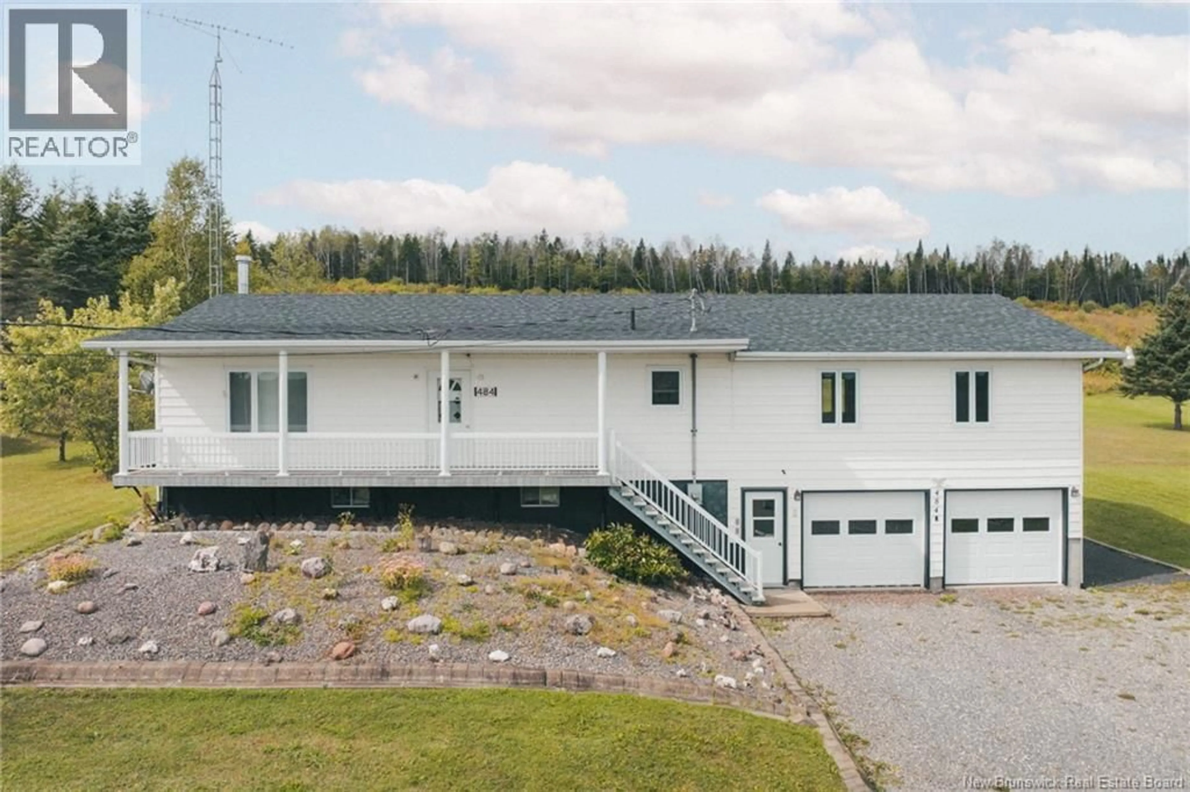 A pic from outside/outdoor area/front of a property/back of a property/a pic from drone, building for 484 MARTIN ROAD, Sainte-Anne-De-Madawaska New Brunswick E7E1R1