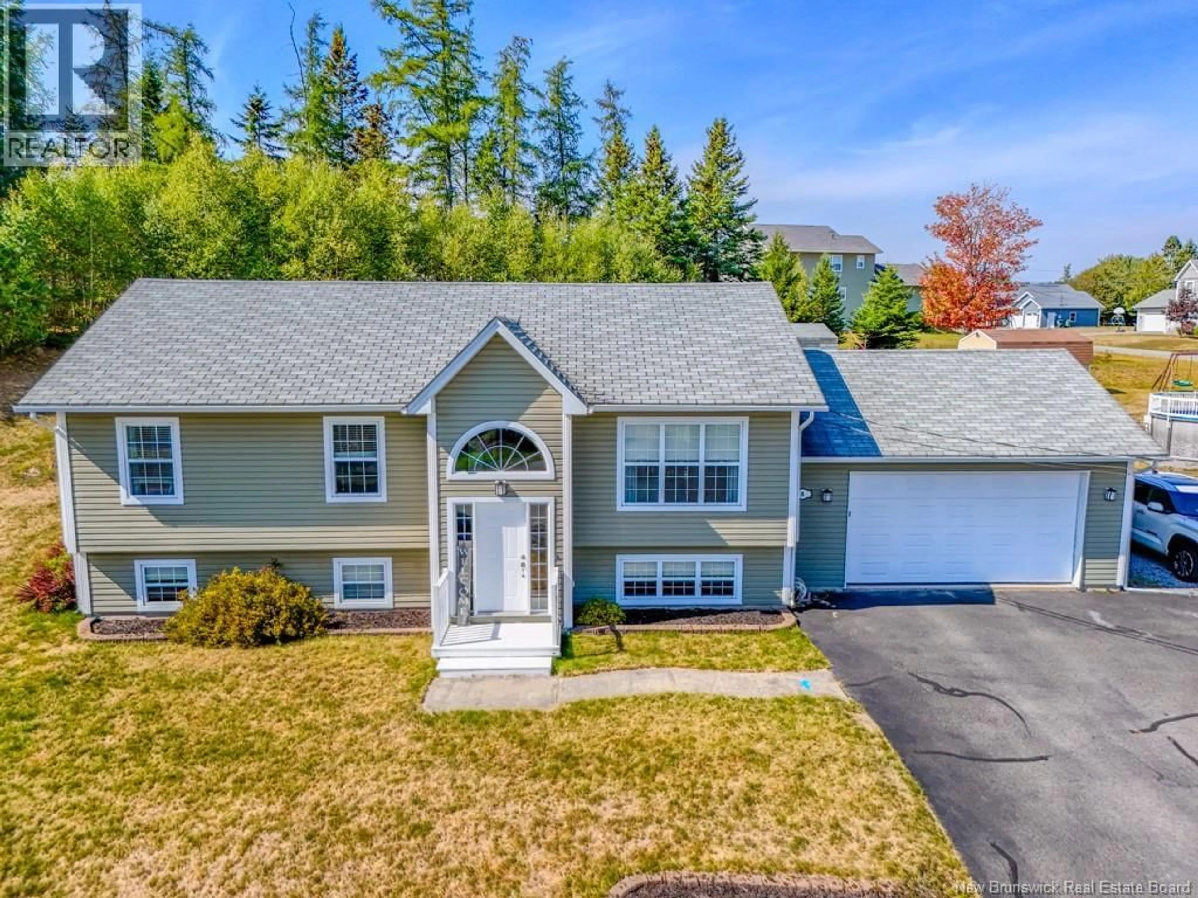 A pic from outside/outdoor area/front of a property/back of a property/a pic from drone, street for 8 AZALEA COURT, Quispamsis New Brunswick E2E0A6