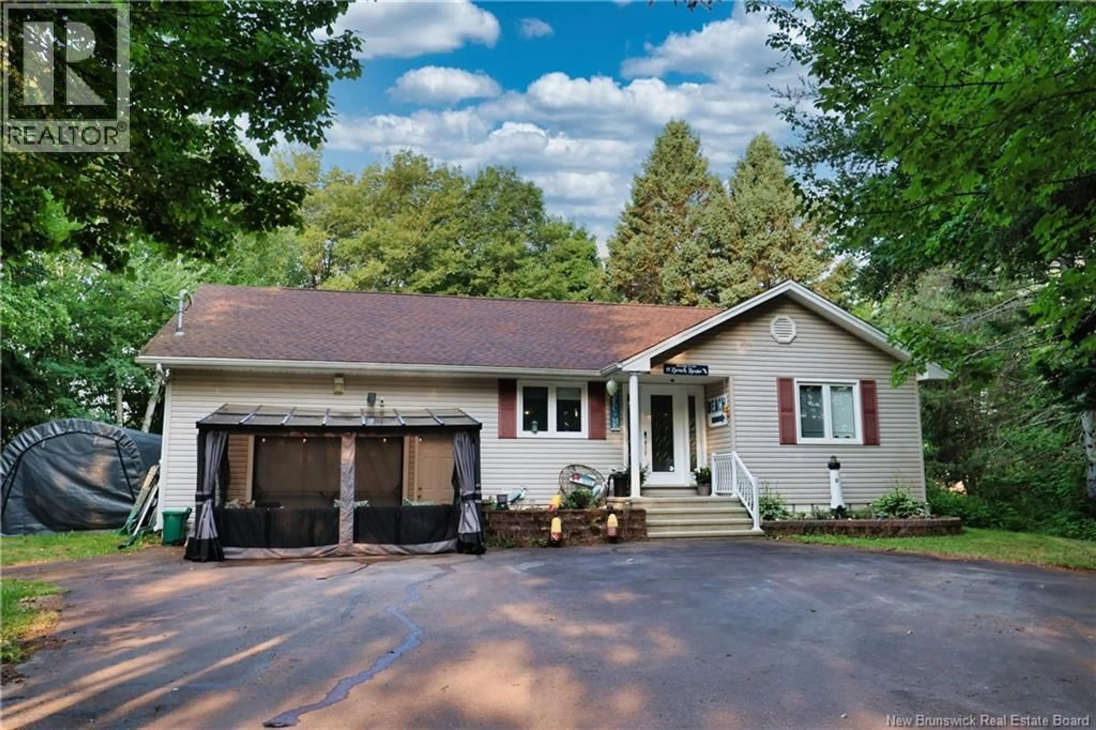 Home with vinyl exterior material, street for 86 AQUILA CRESCENT, Grande-Digue New Brunswick E4R3T2