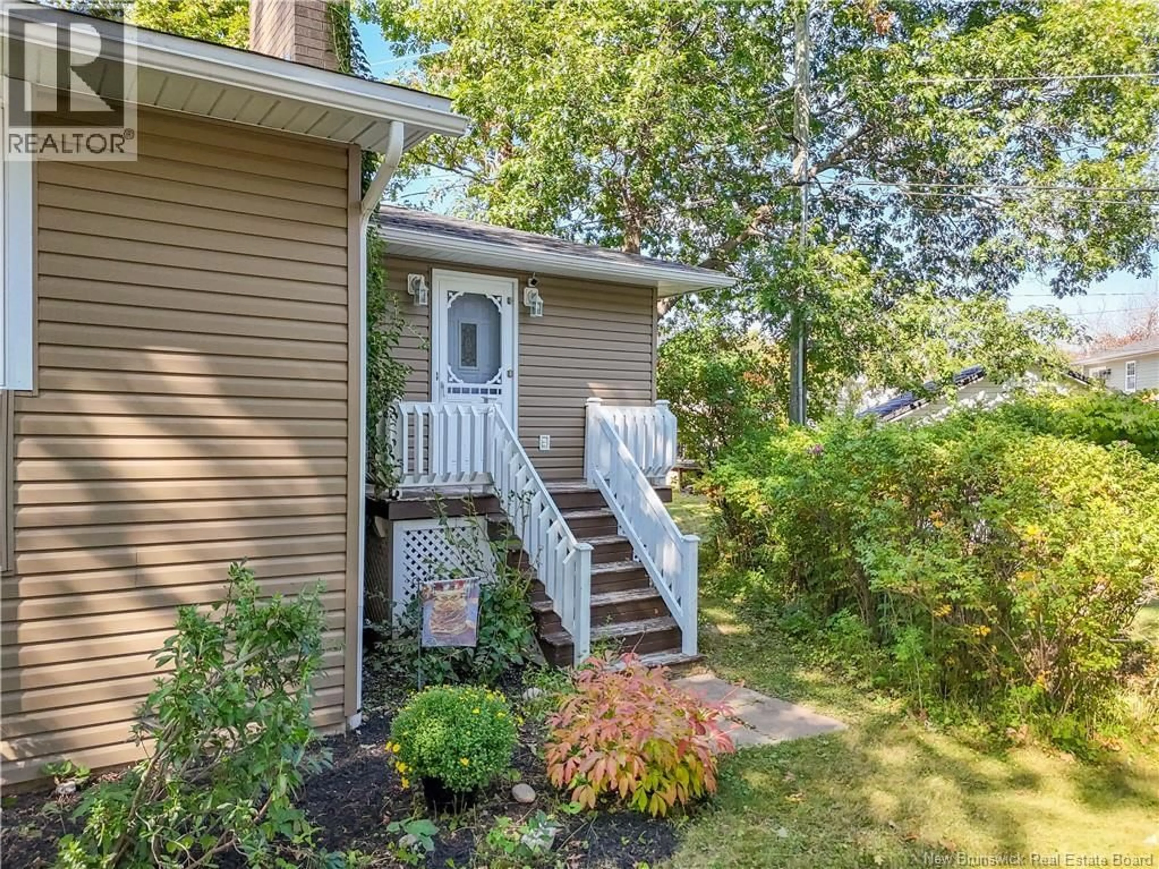 Home with vinyl exterior material, unknown for 15 CORONATION COURT, Fredericton New Brunswick E3A4K3