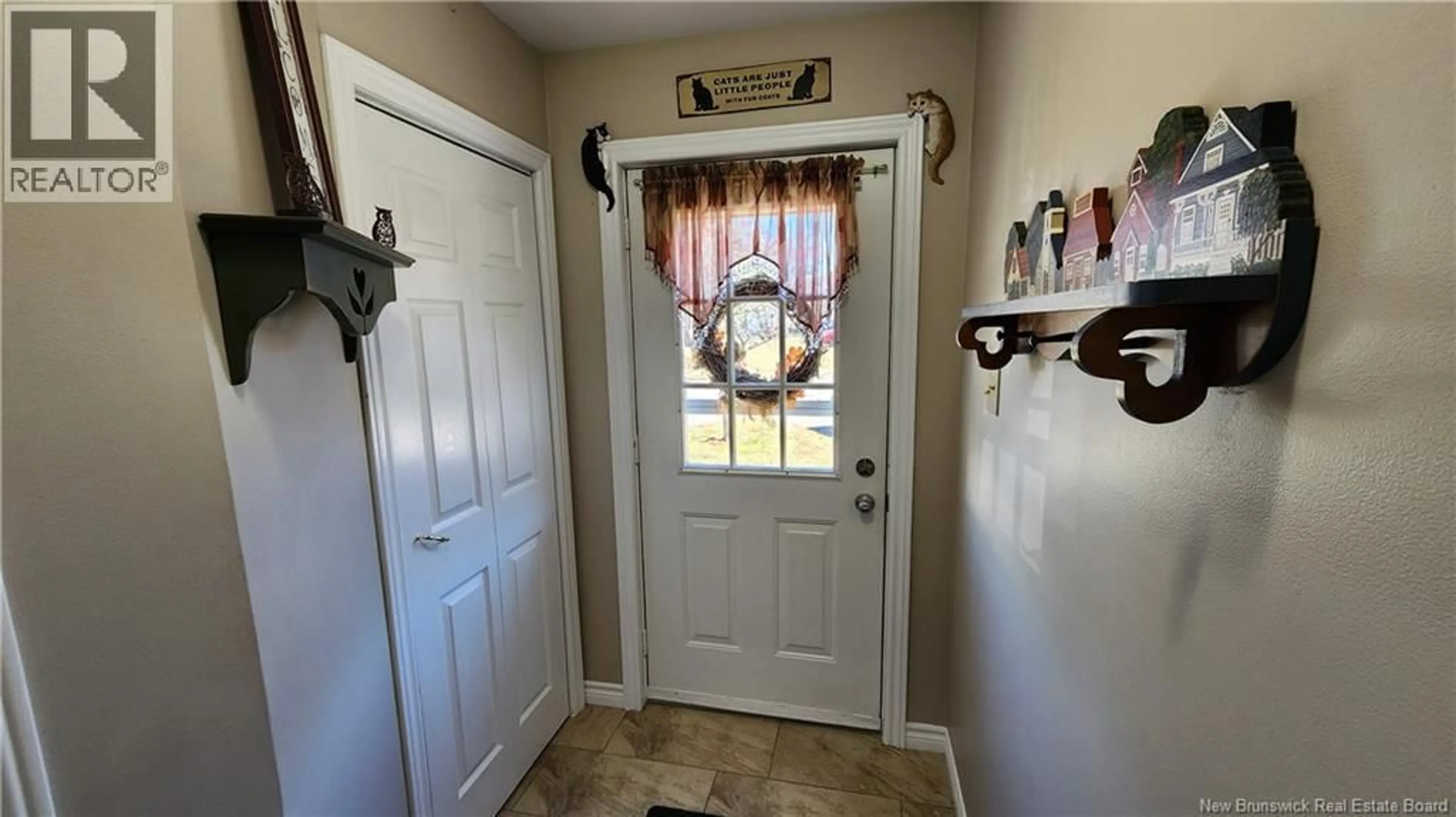 Indoor entryway for 28 MEADOWLAND TERRACE, Saint John New Brunswick E2M5S4