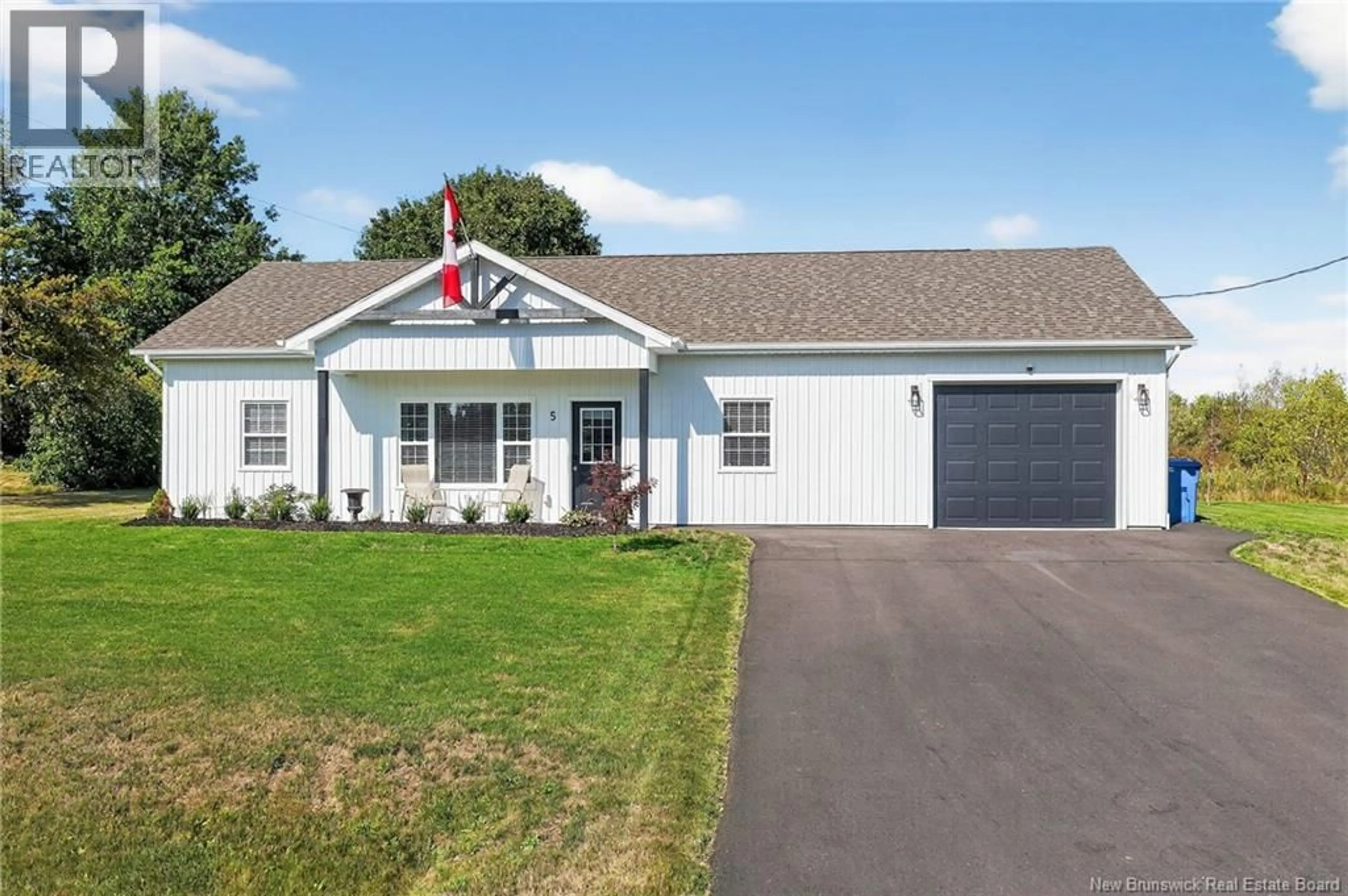 Home with vinyl exterior material, unknown for 5 HUNWICKS STREET, Salisbury New Brunswick E1J0E3