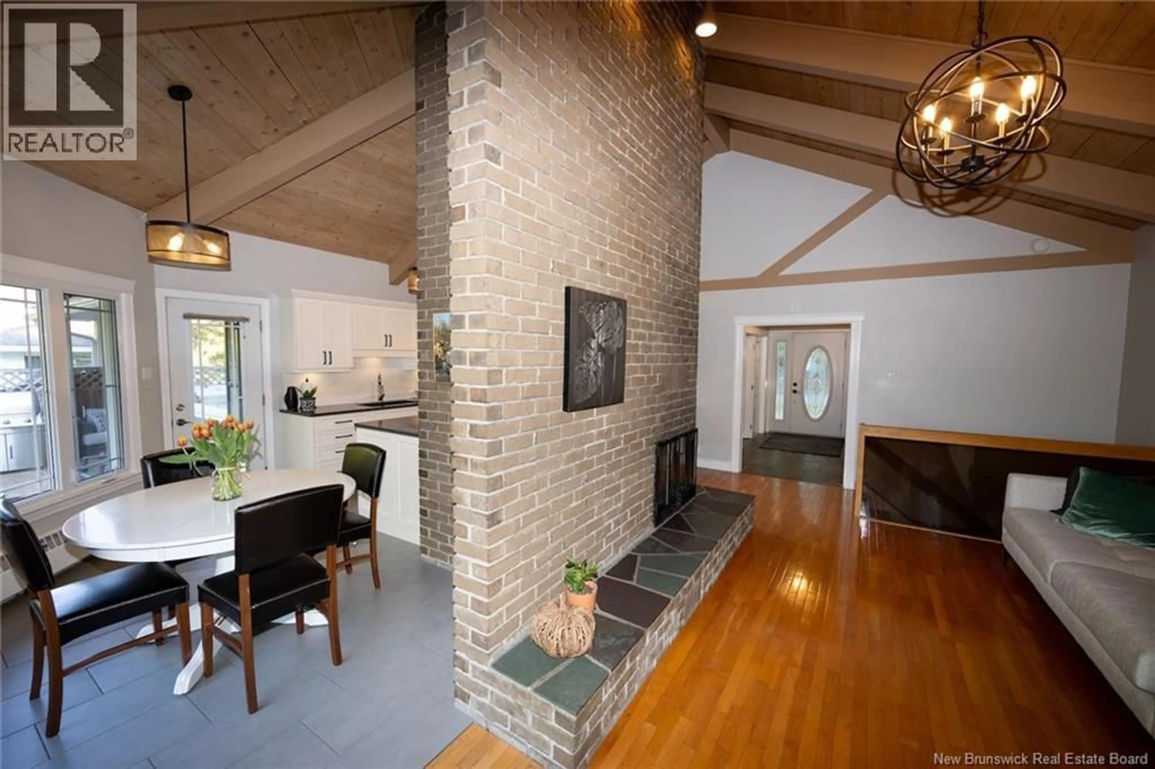 Indoor foyer for 125 EGLINTON DRIVE, Fredericton New Brunswick E3B2V9