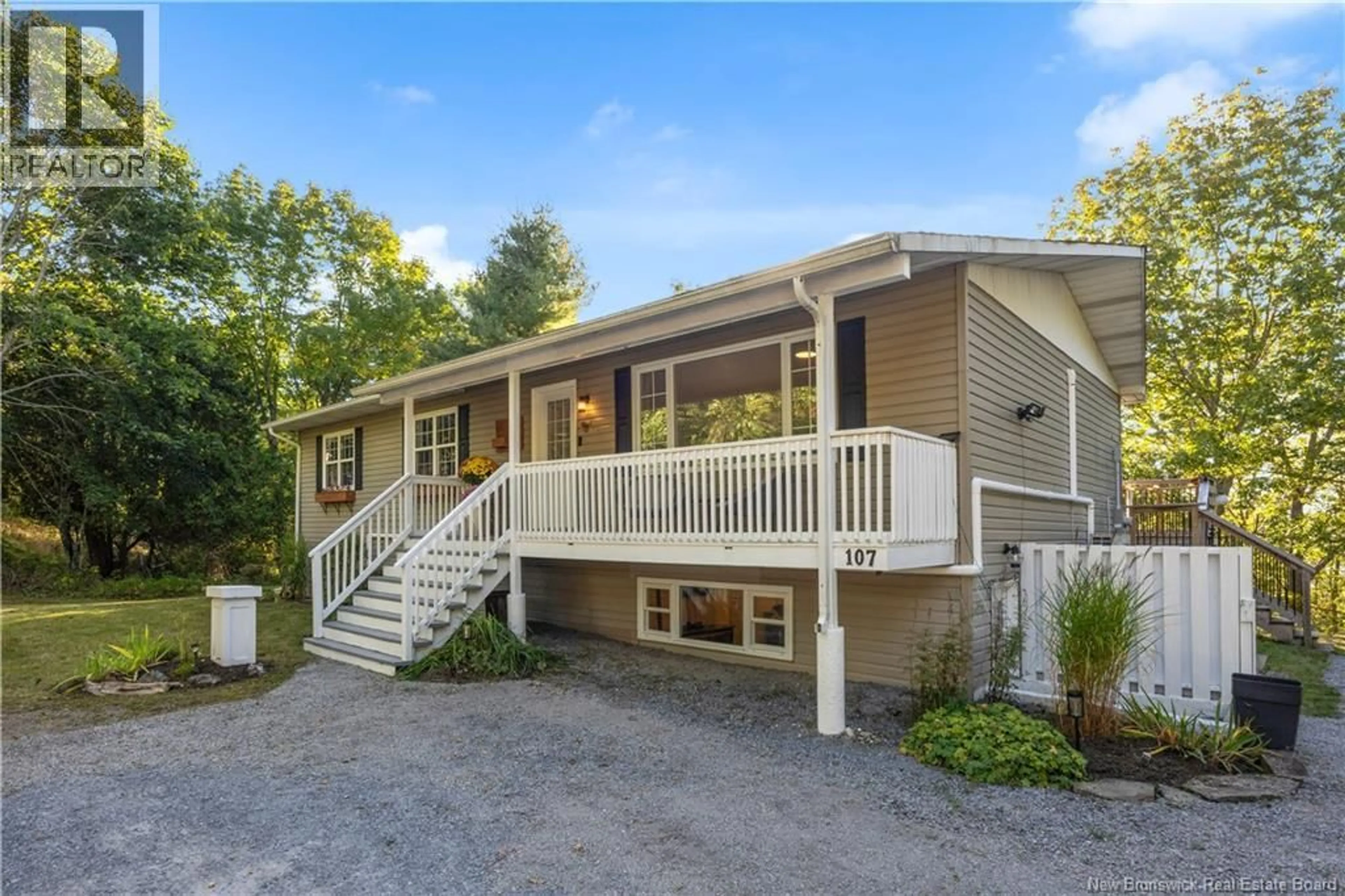 Home with vinyl exterior material, unknown for 107 ROBIN HOOD LANE, Quispamsis New Brunswick E2E1E9